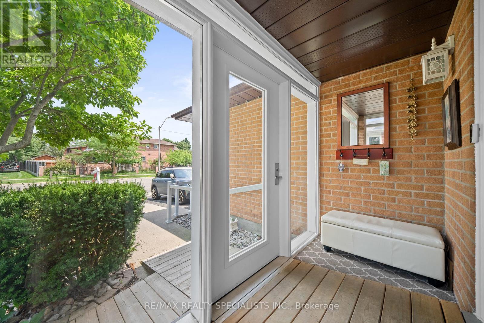 1004 QUEENSBRIDGE DRIVE - 3