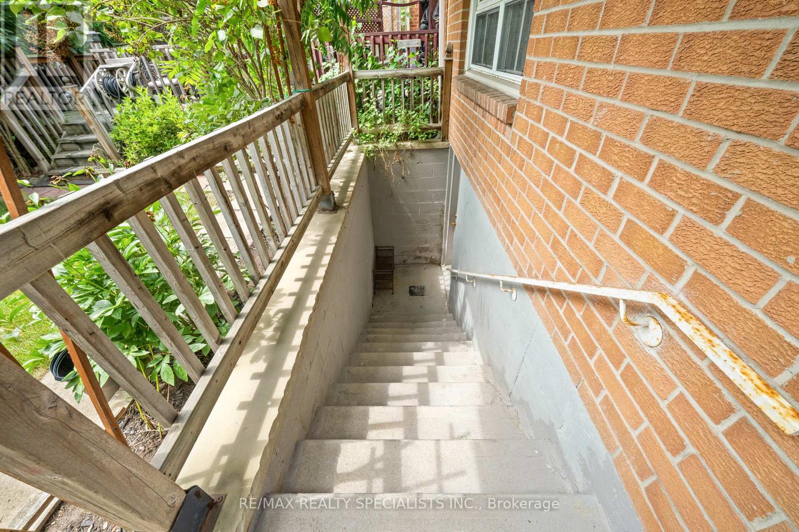 1004 QUEENSBRIDGE DRIVE - 34