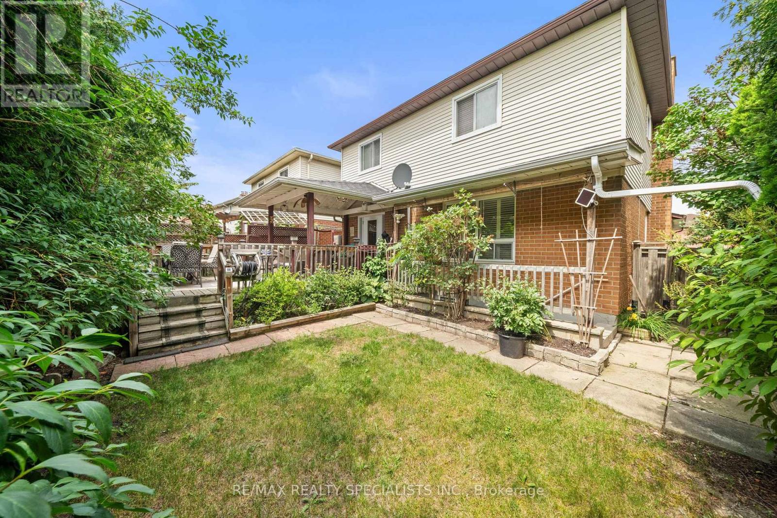 1004 QUEENSBRIDGE DRIVE - 35