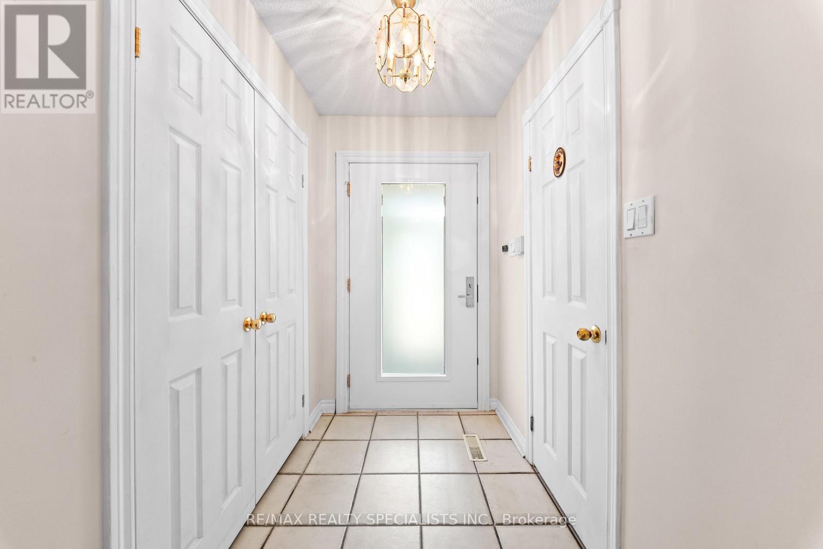 1004 QUEENSBRIDGE DRIVE - 4