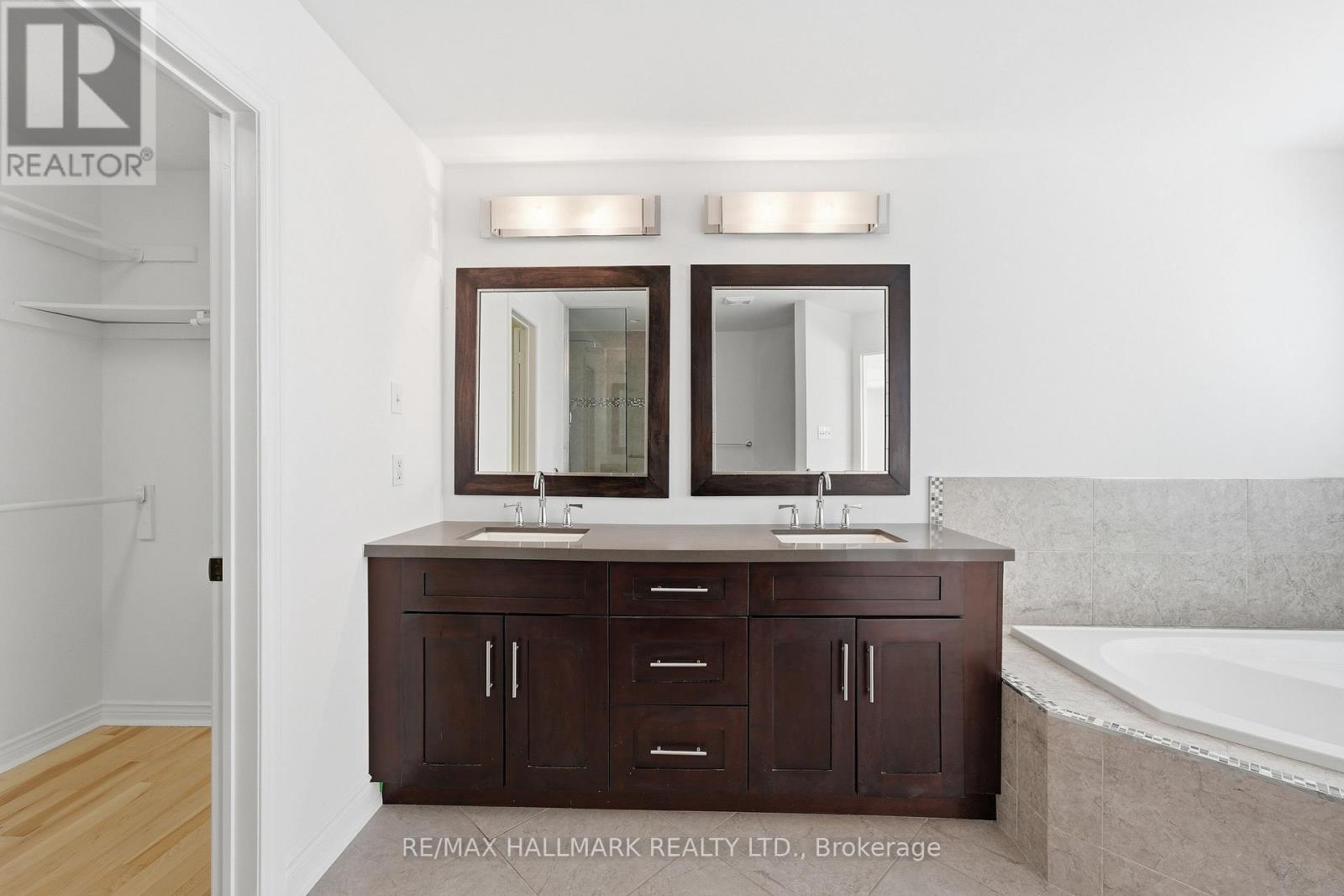 2013 ROSEMOUNT CRESCENT - Image 19
