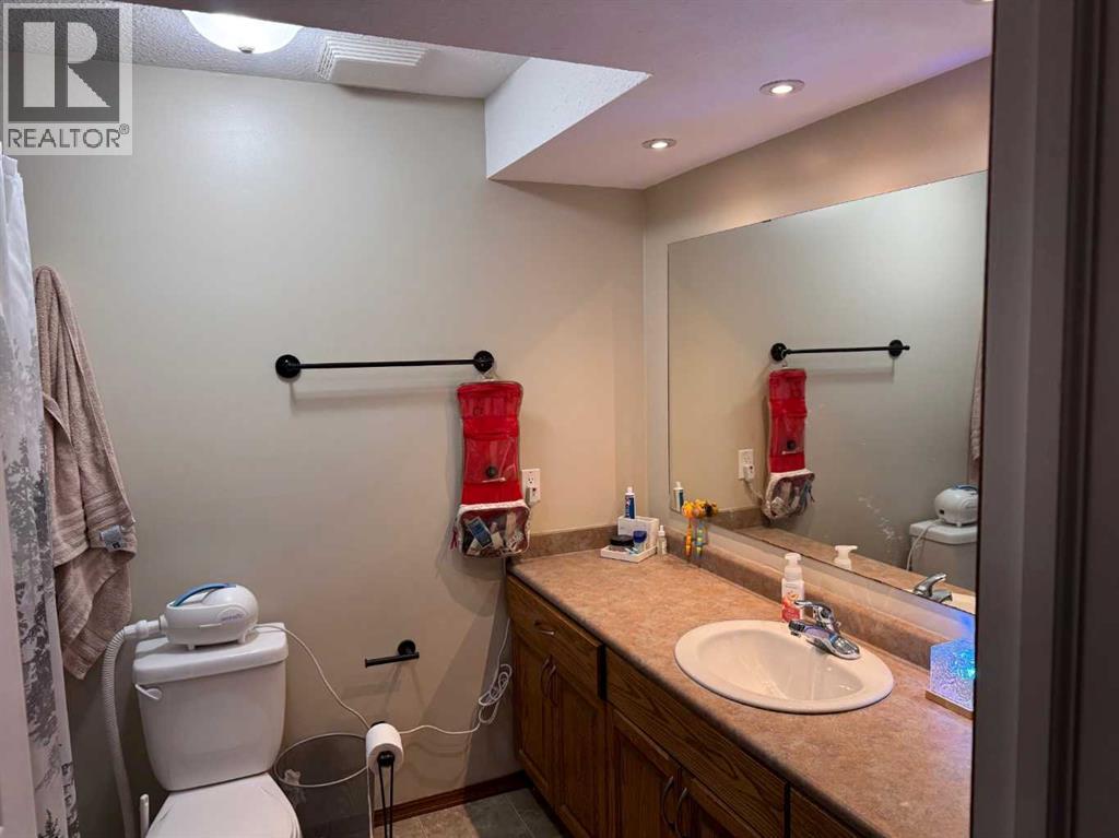 2608B 11 Avenue - 12