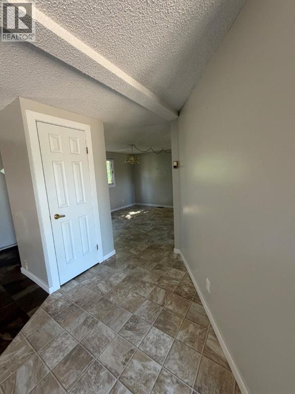 9701 95 Street - 18