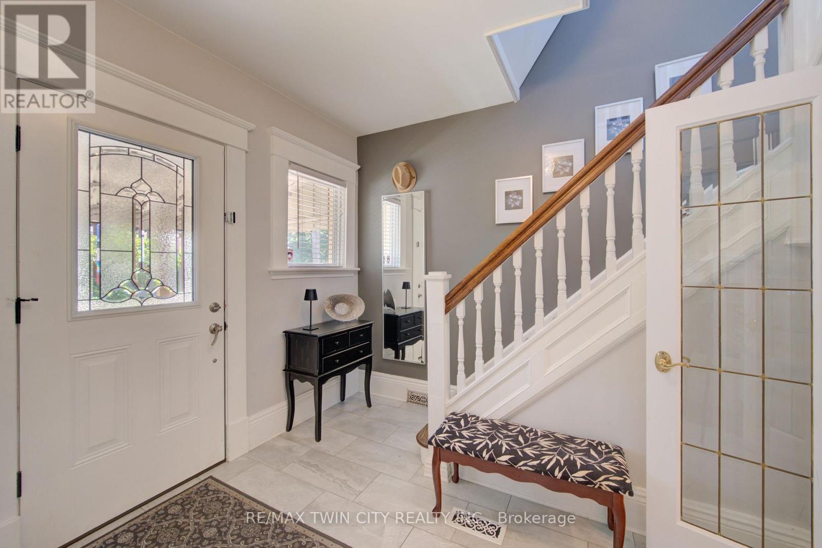 4-bedroom home for sale at 106 SYDENHAM STREET, Brantford ON · photo 9 of 39