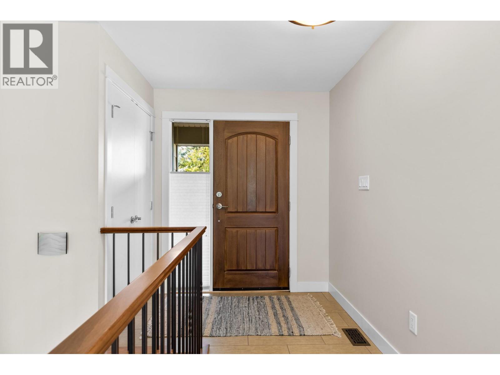 954 Fairway Crescent - 2