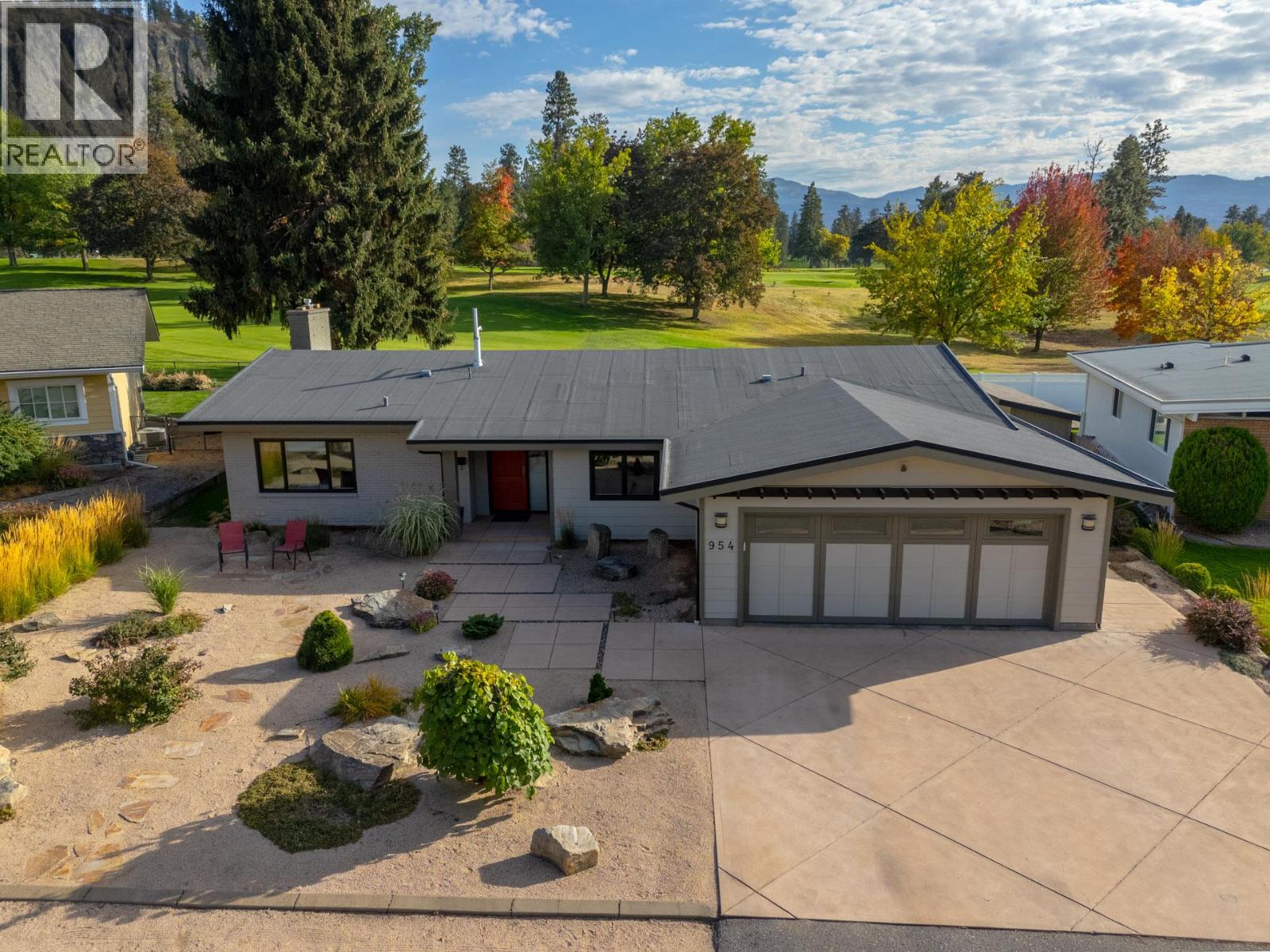 954 Fairway Crescent - 1