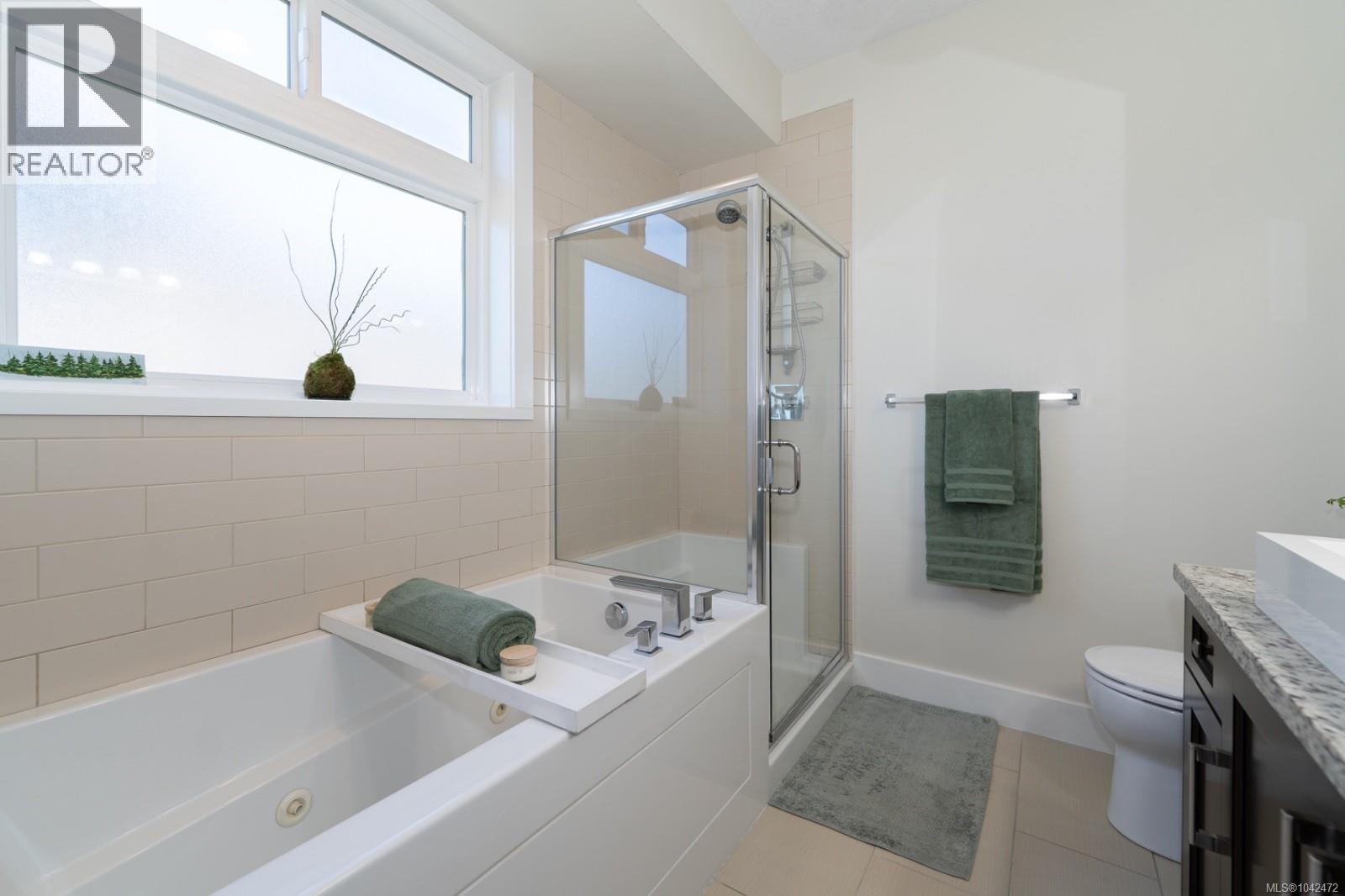 908 Hanington Rd, Ladysmith