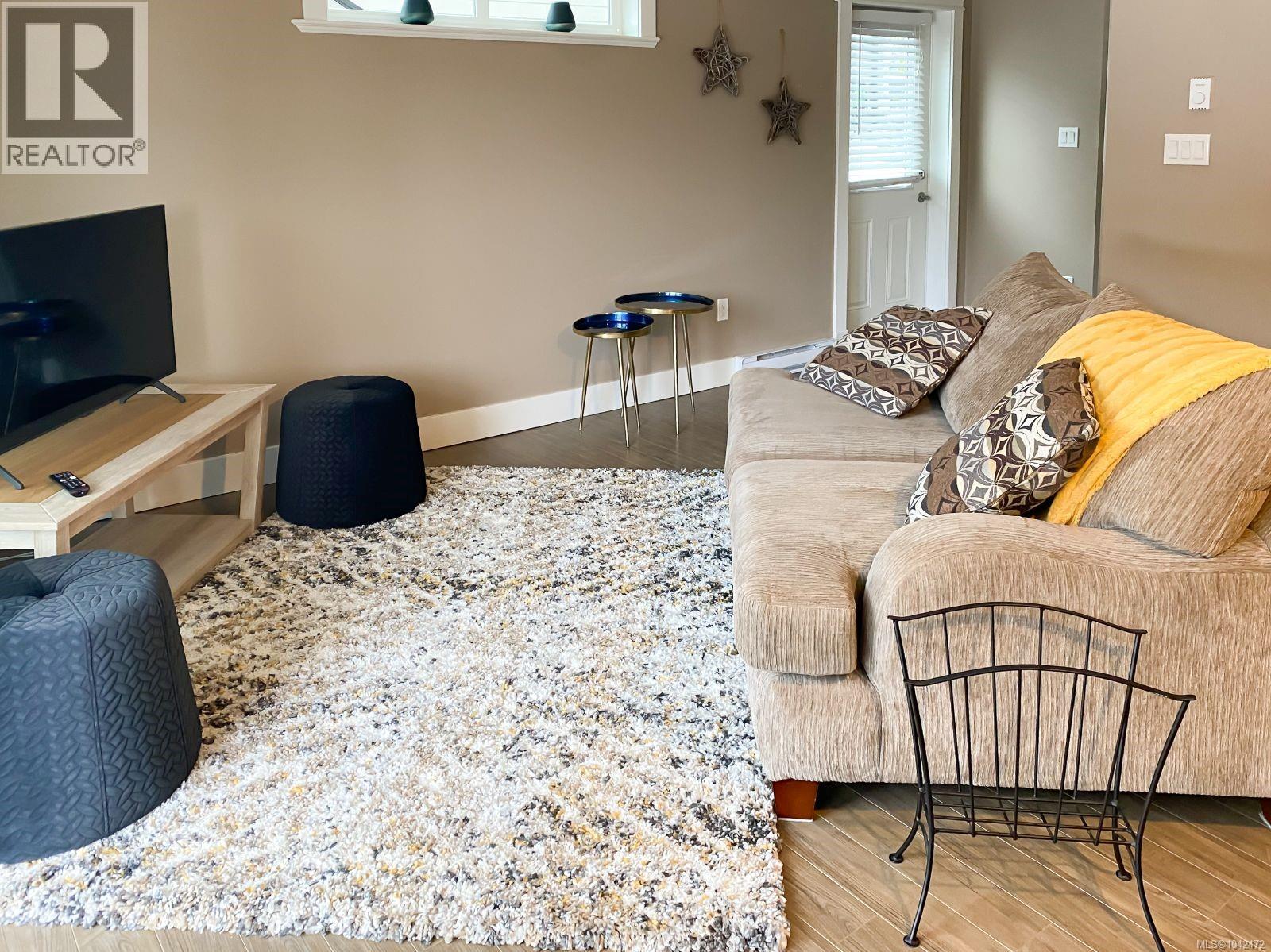 908 Hanington Rd, Ladysmith