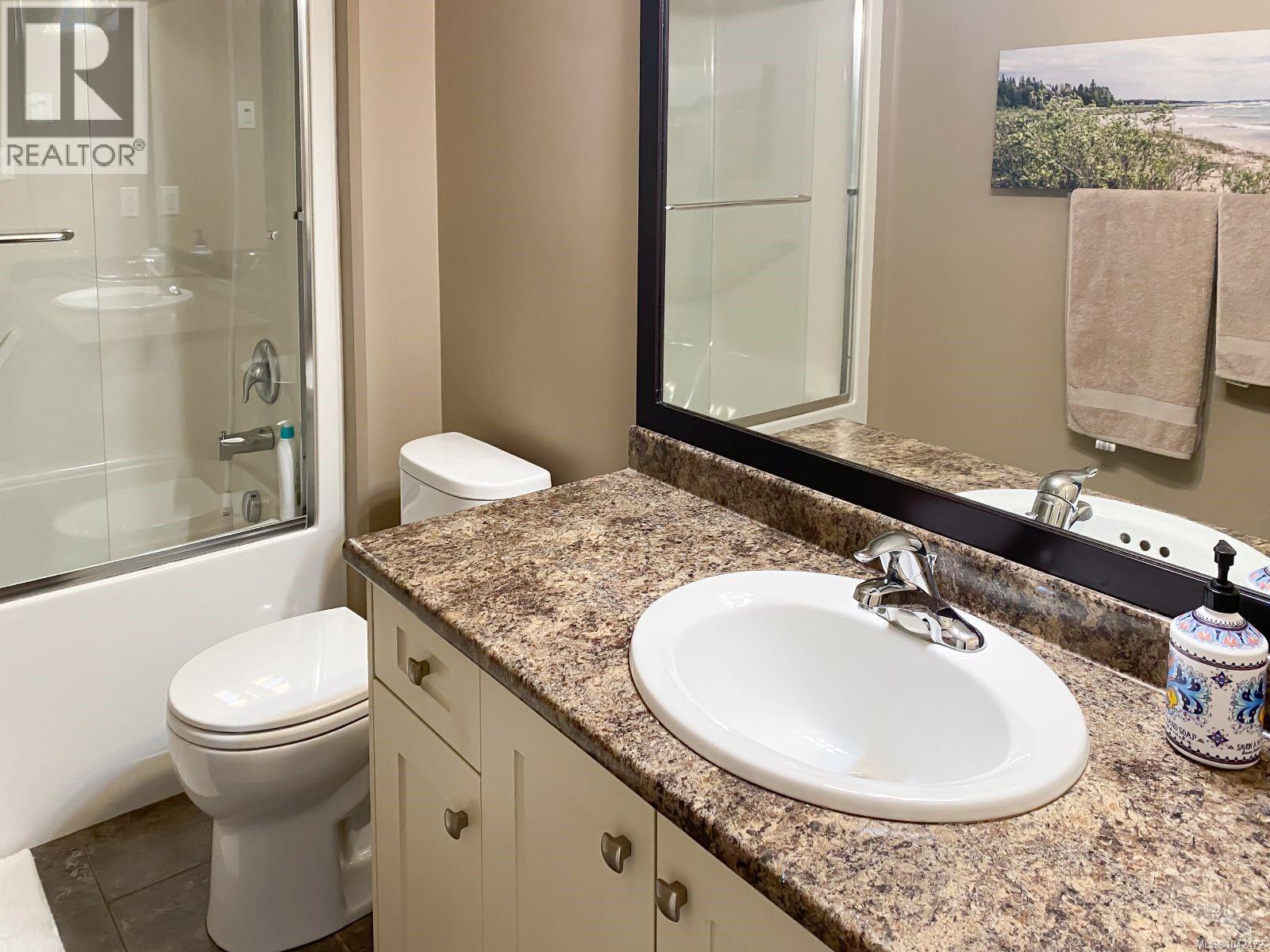 908 Hanington Rd, Ladysmith