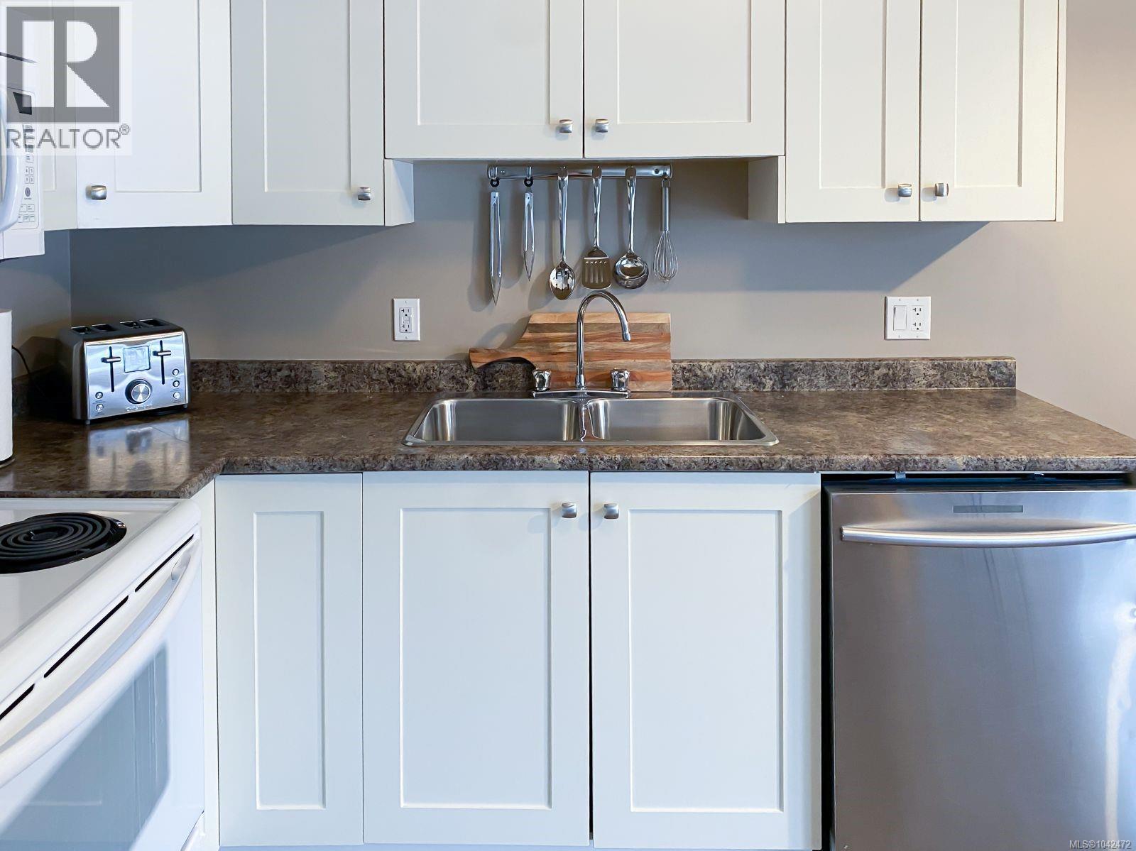908 Hanington Rd, Ladysmith