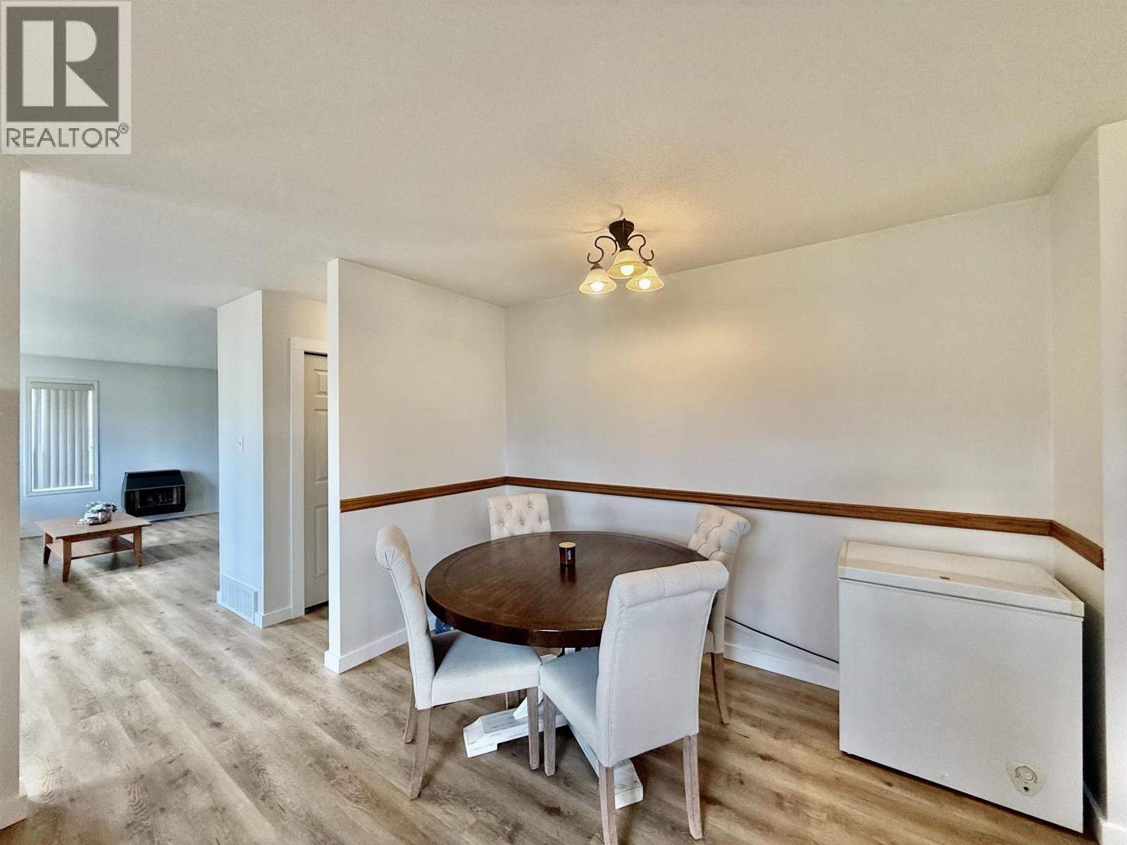 4215 MOUNTAINVIEW CRESCENT - 11