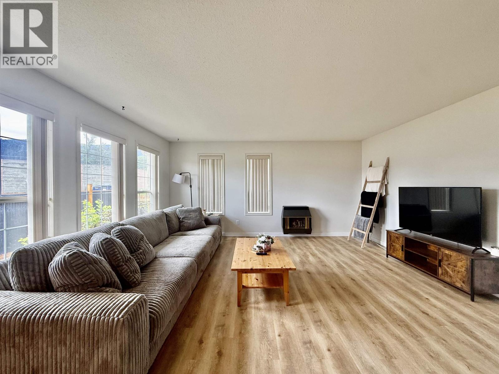 4215 MOUNTAINVIEW CRESCENT - 19