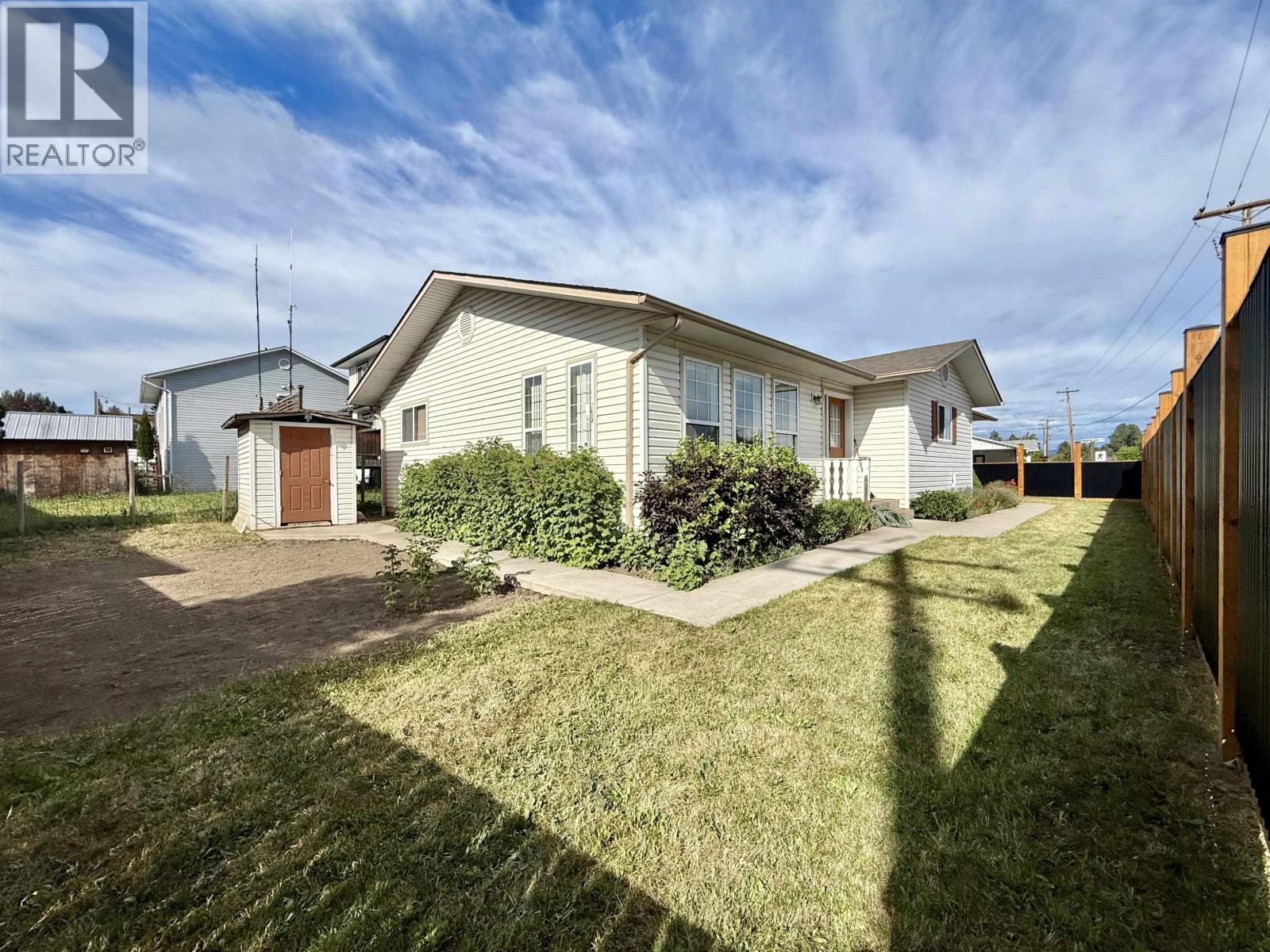 4215 MOUNTAINVIEW CRESCENT - 3