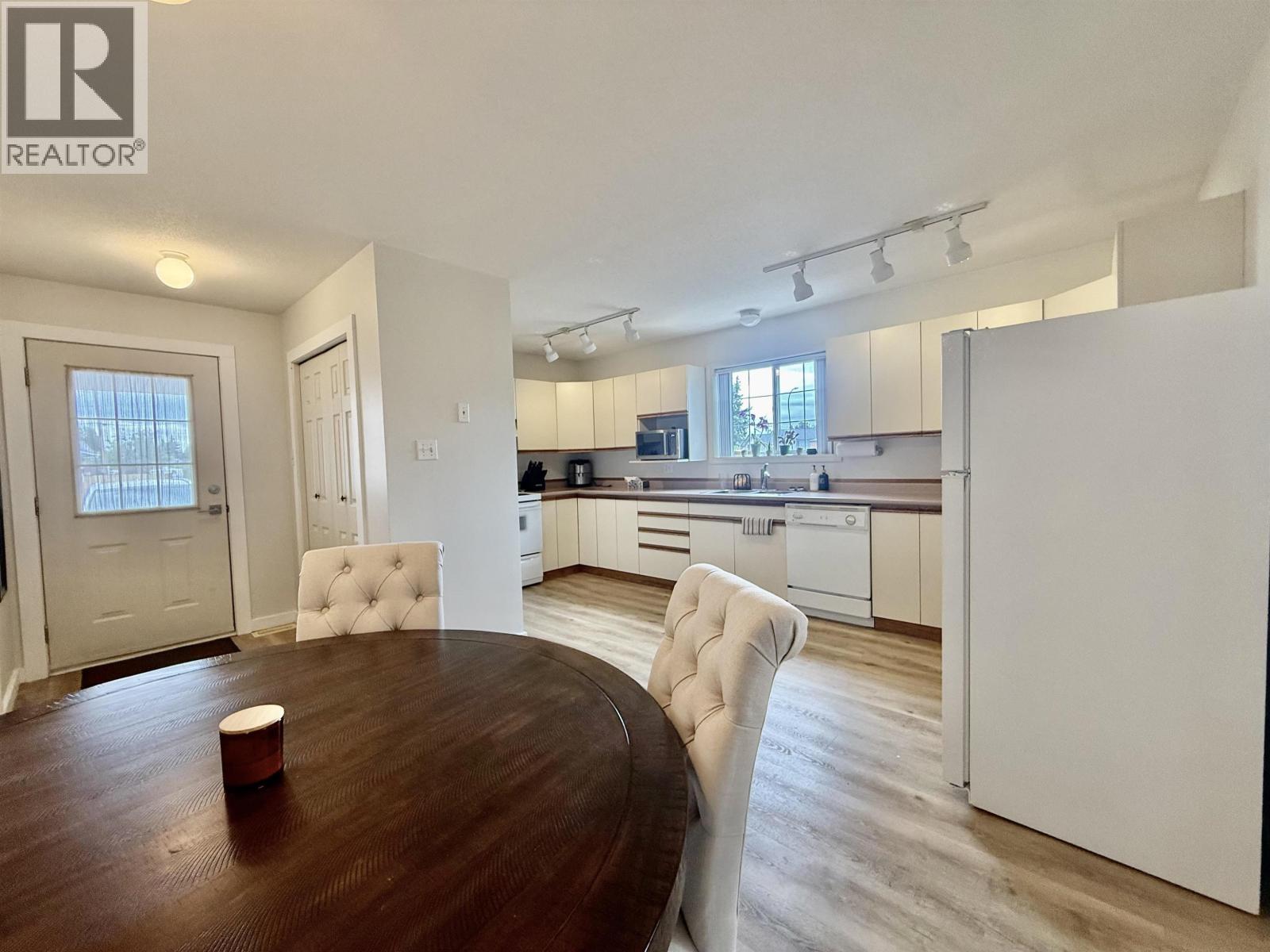 4215 MOUNTAINVIEW CRESCENT - 9