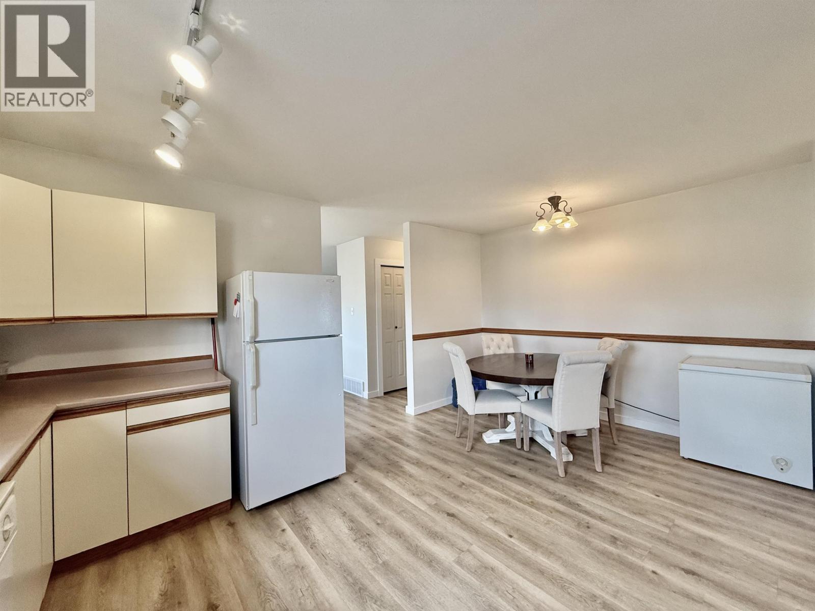 4215 MOUNTAINVIEW CRESCENT - 10
