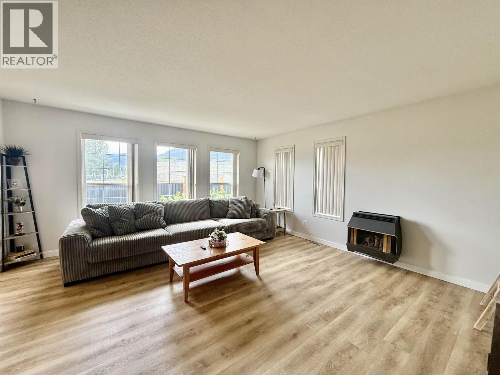 4215 MOUNTAINVIEW CRESCENT - 17