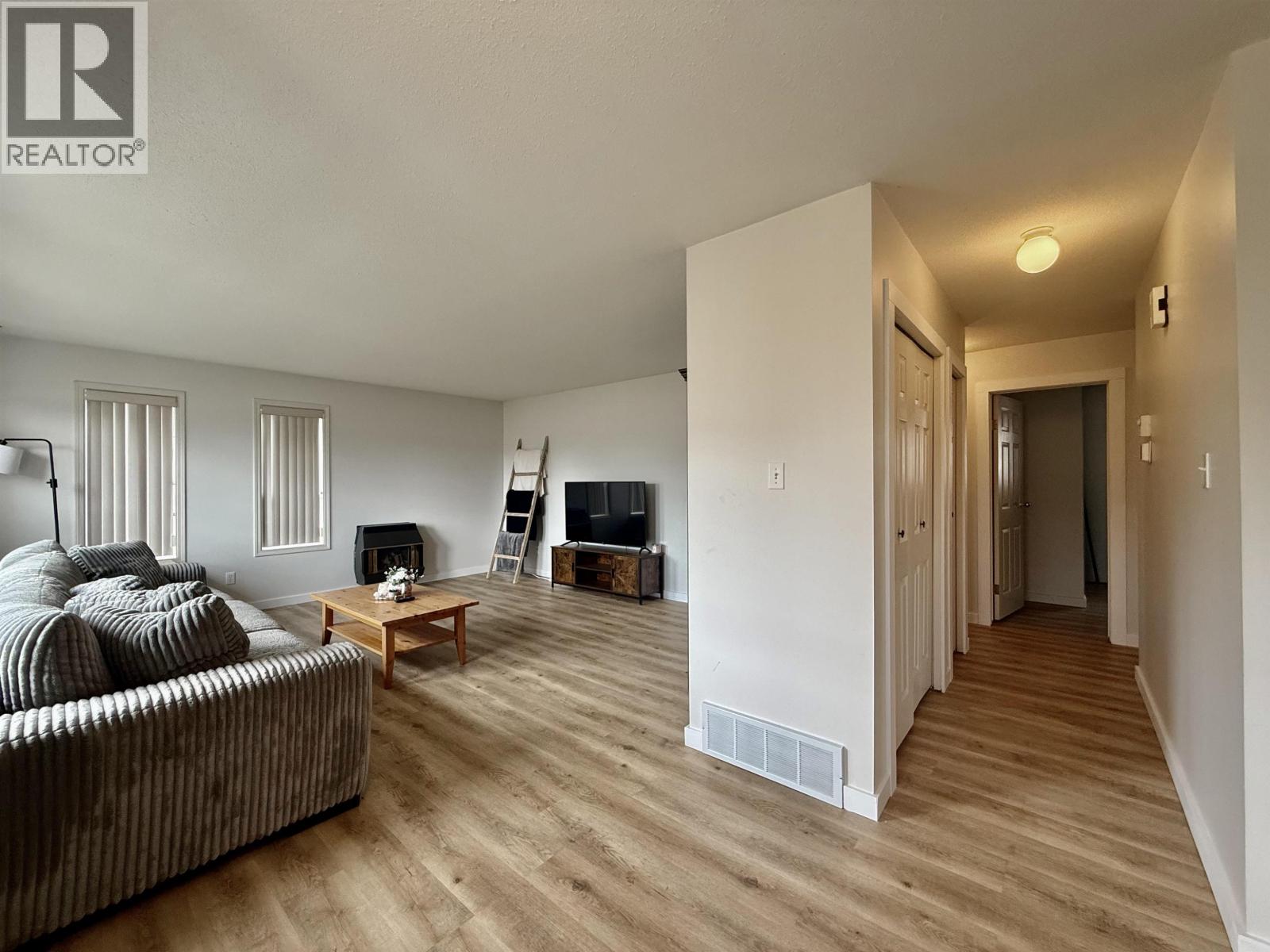 4215 MOUNTAINVIEW CRESCENT - 20