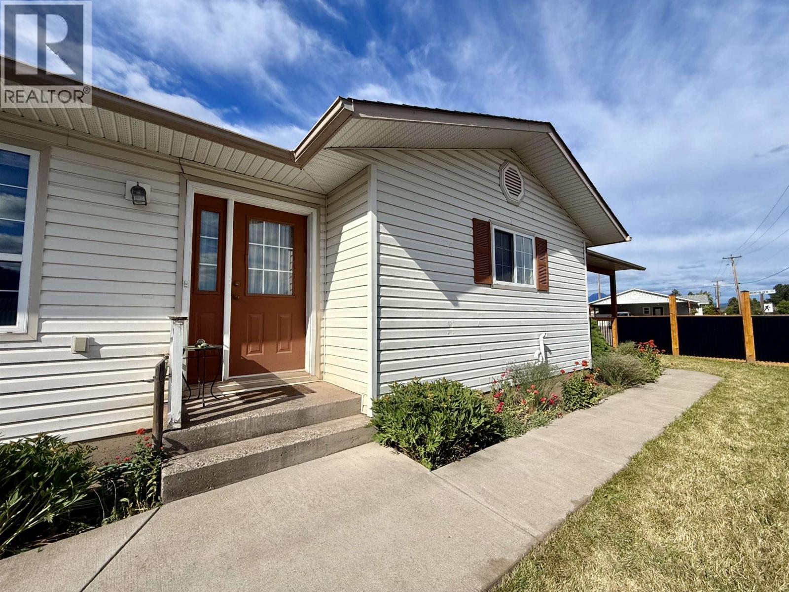 4215 MOUNTAINVIEW CRESCENT - 1