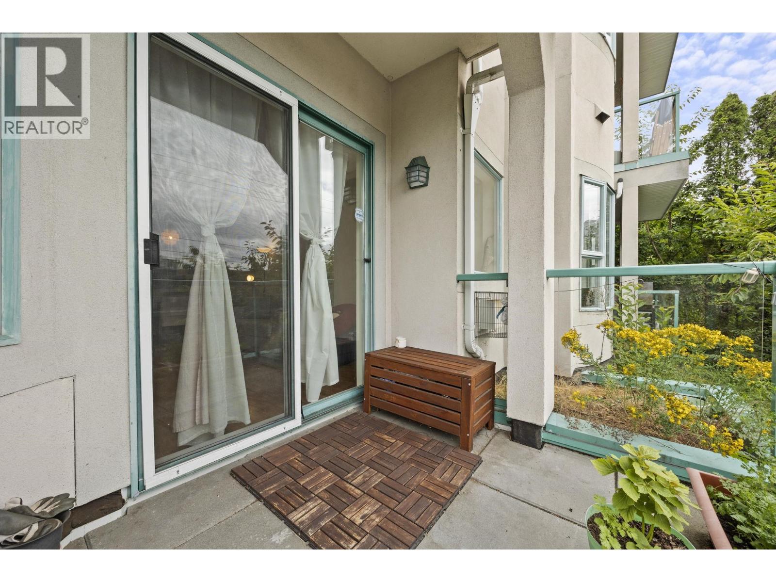 104 177 W 5TH STREET, North Vancouver