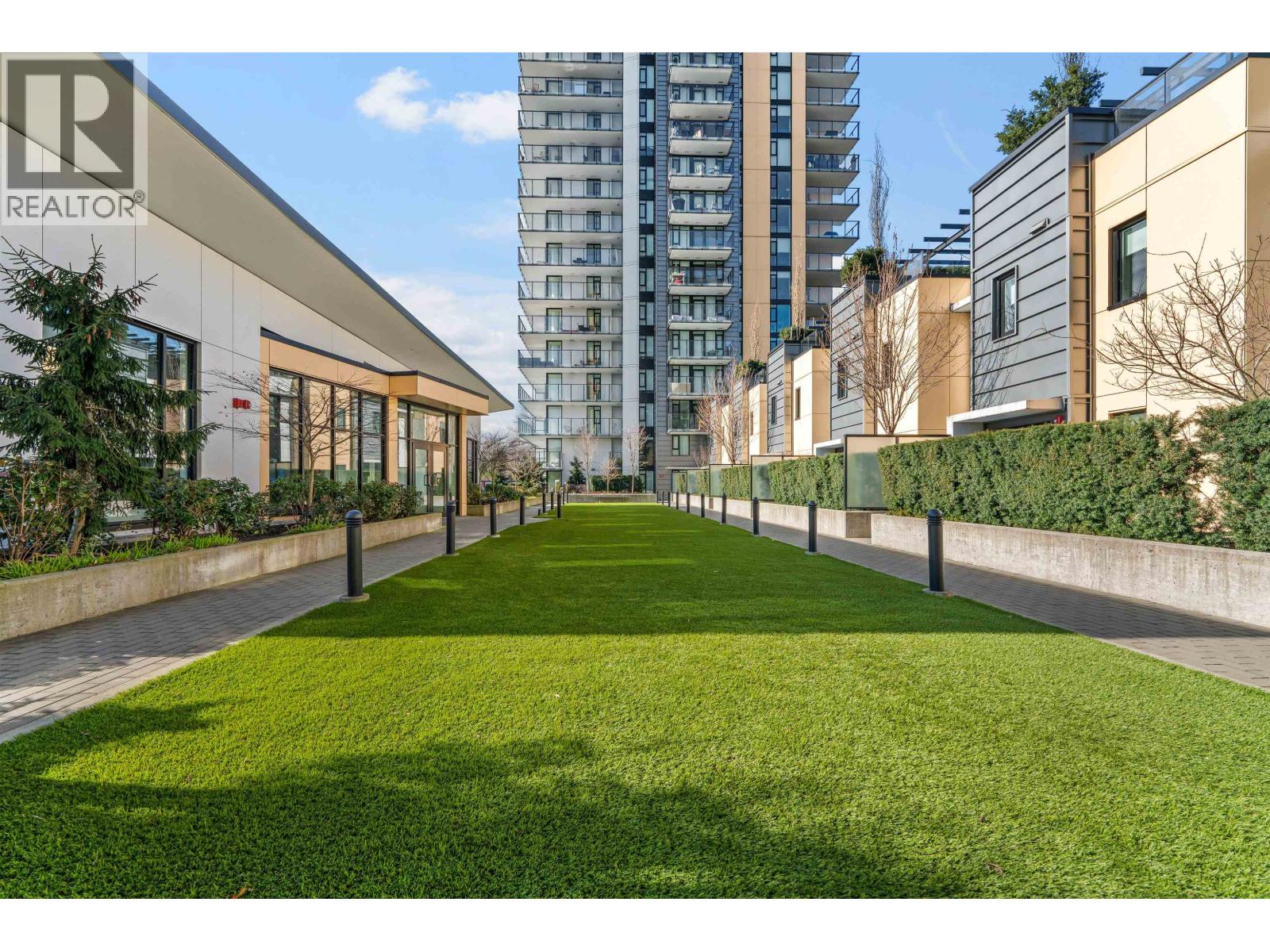704 1401 HUNTER STREET, North Vancouver