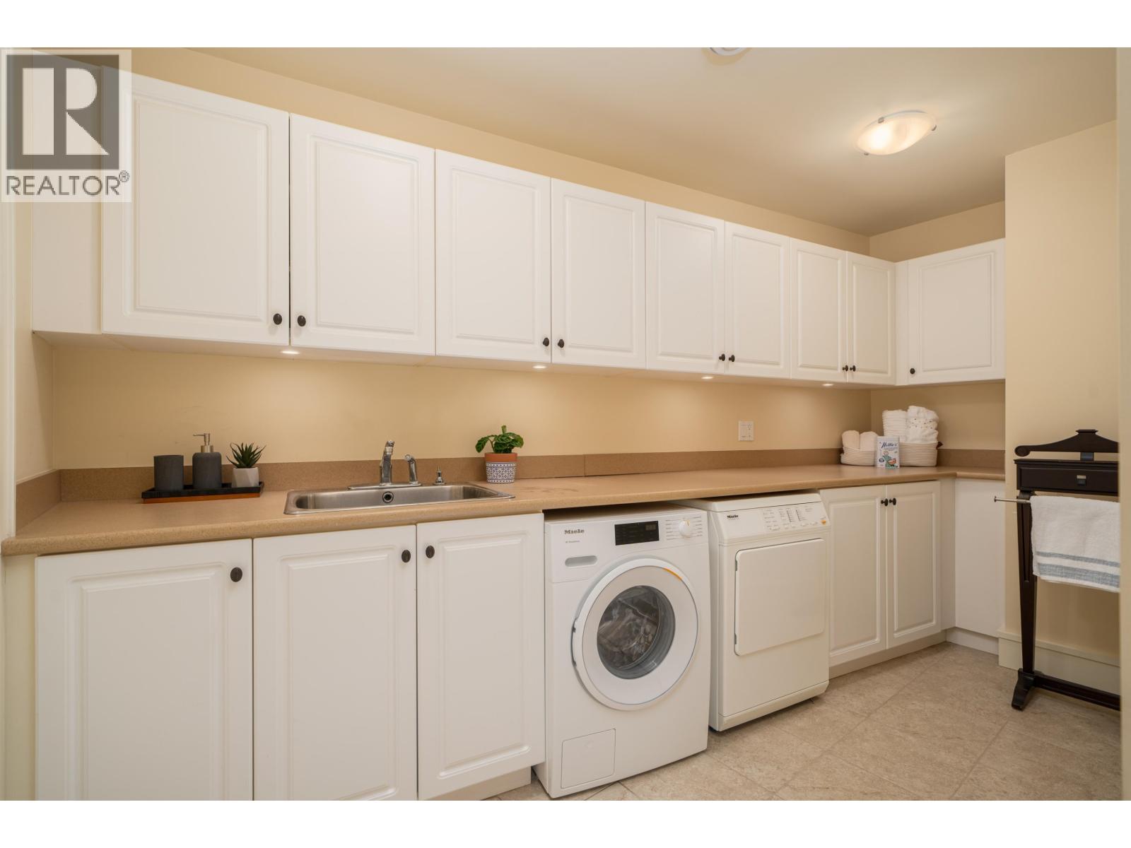 2356 KADLEC COURT, West Vancouver