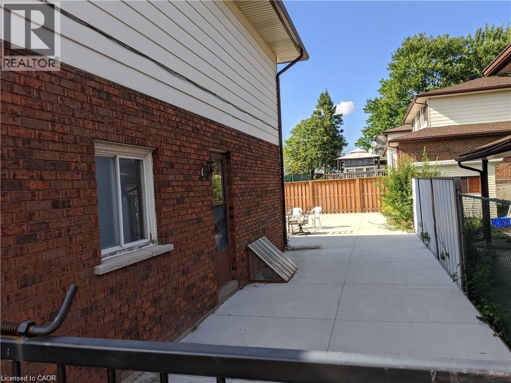 84 AMHERST Drive — photo 2