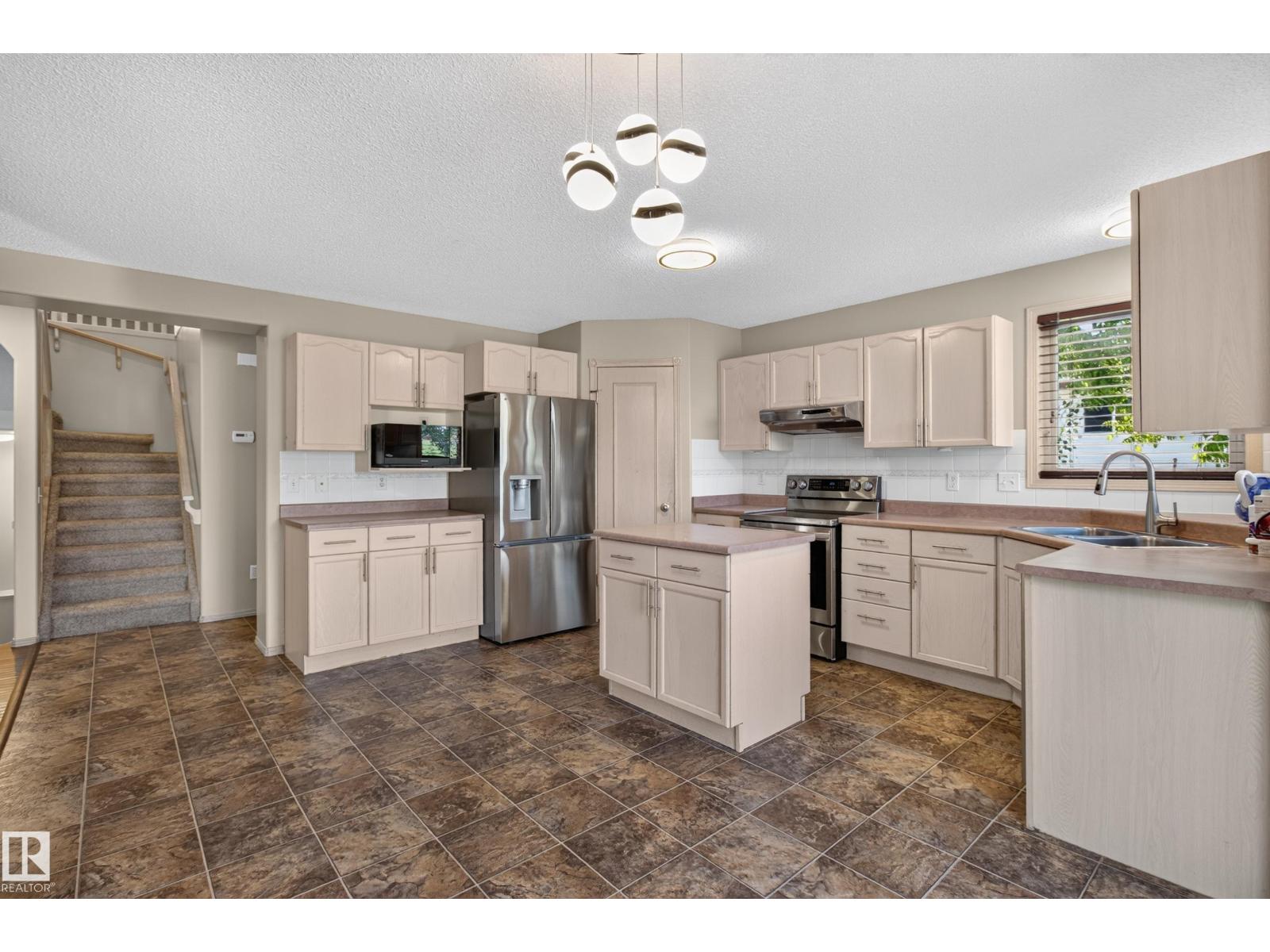 13406 32A ST NW - 10