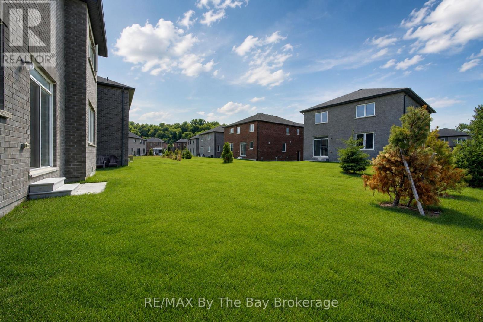 19 AMBER DRIVE - 34