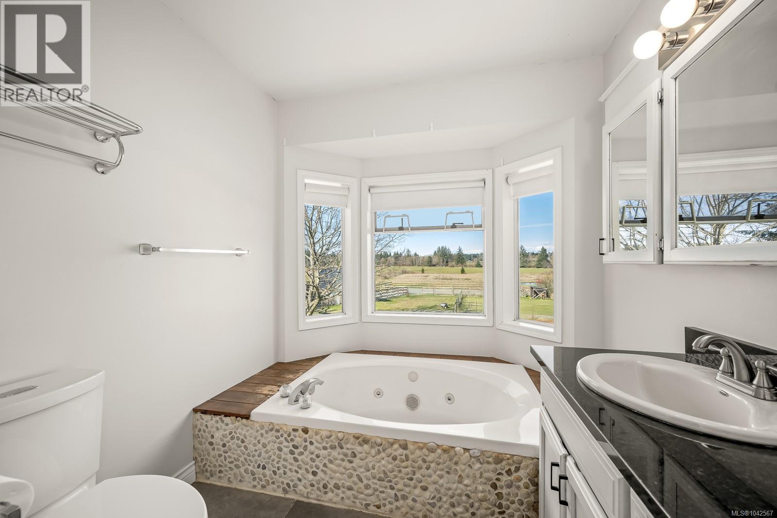 6104 Ledingham Rd - 32