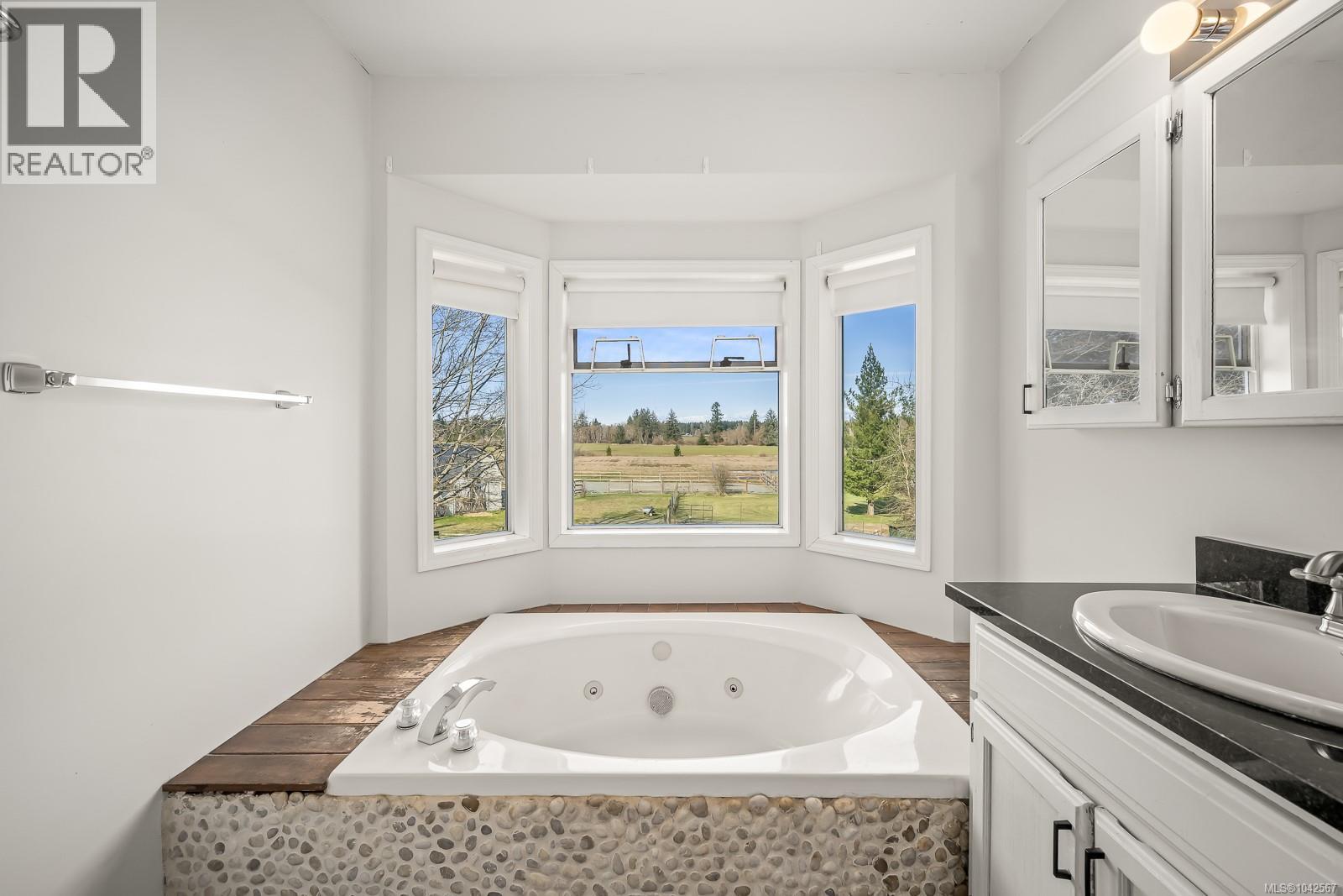 6104 Ledingham Rd - 33