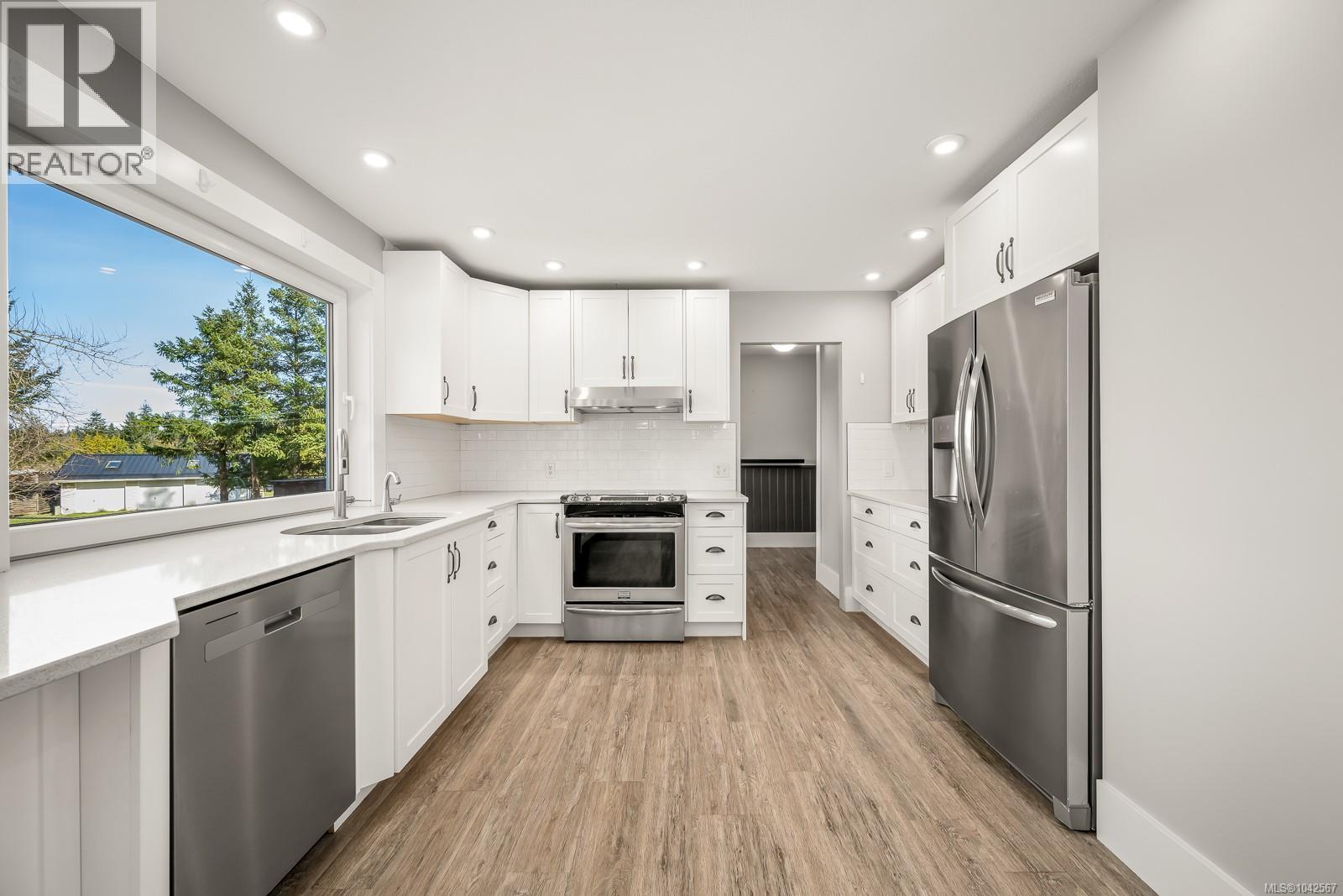 6104 Ledingham Rd - 6