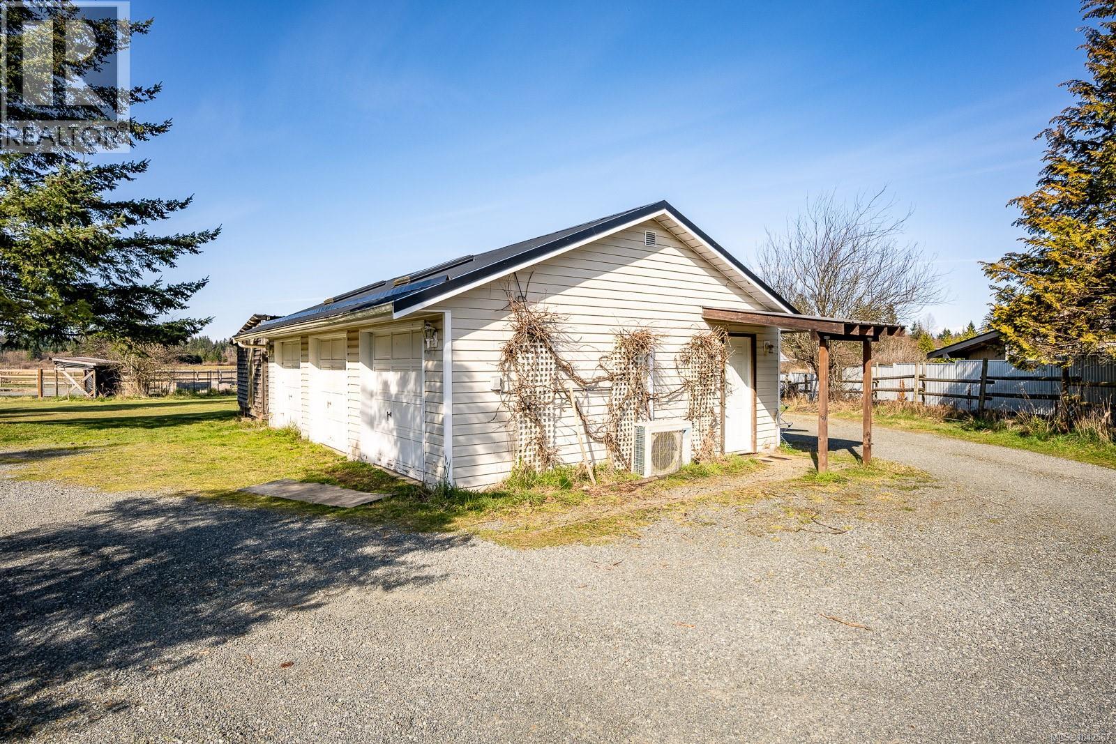 6104 Ledingham Rd - 85