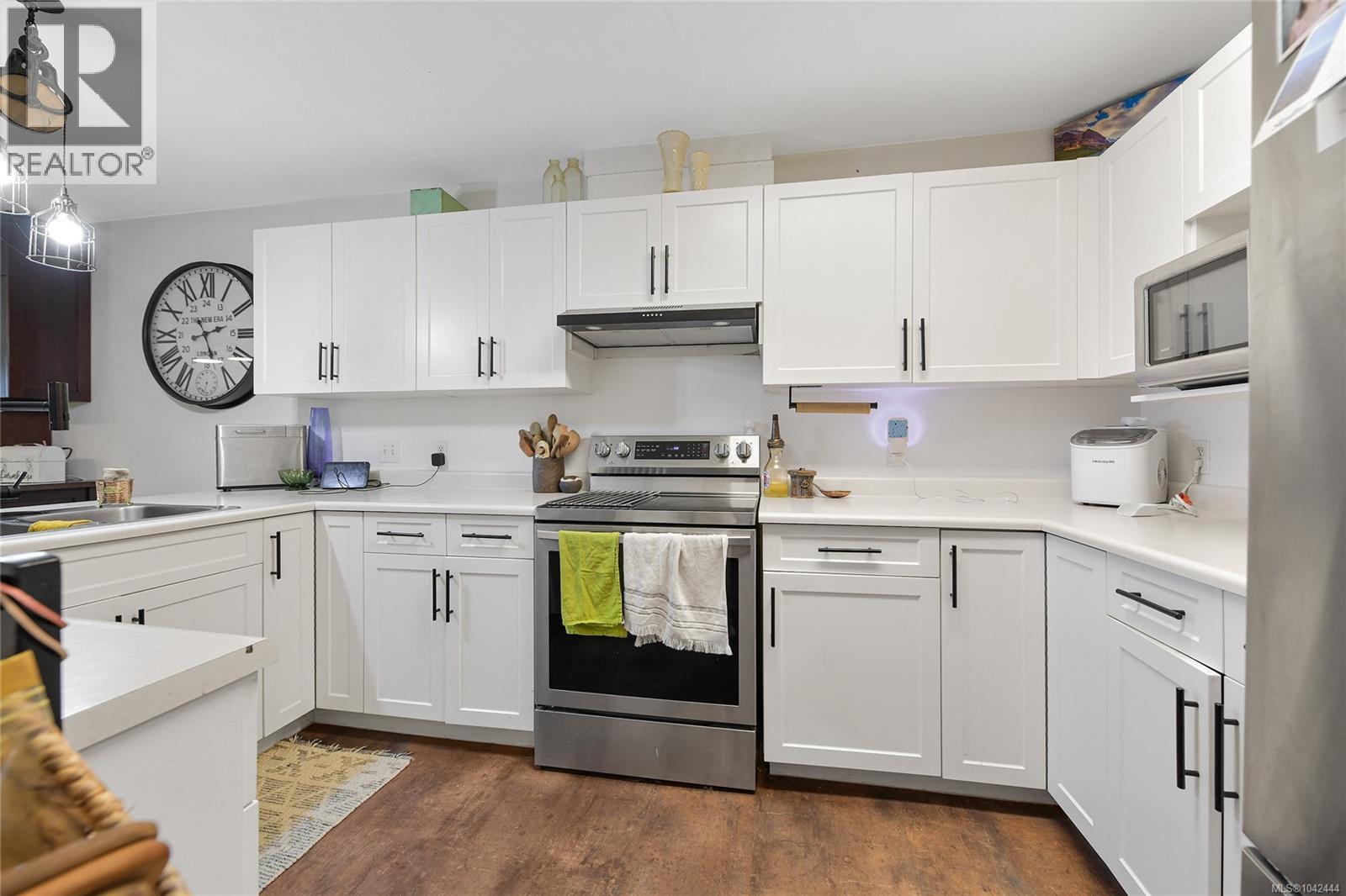 #21 7070 West Saanich Rd - 3