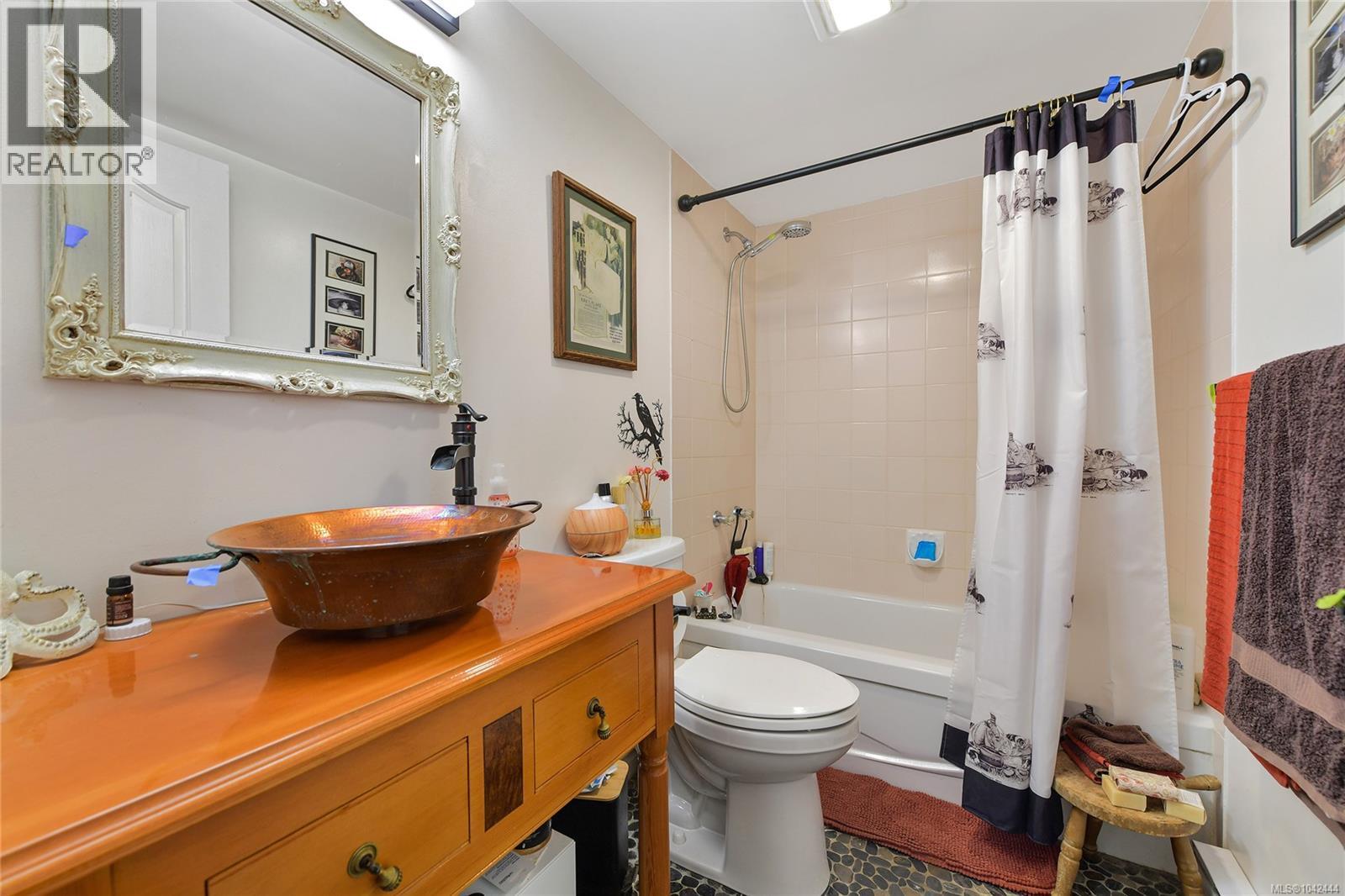 #21 7070 West Saanich Rd - 8