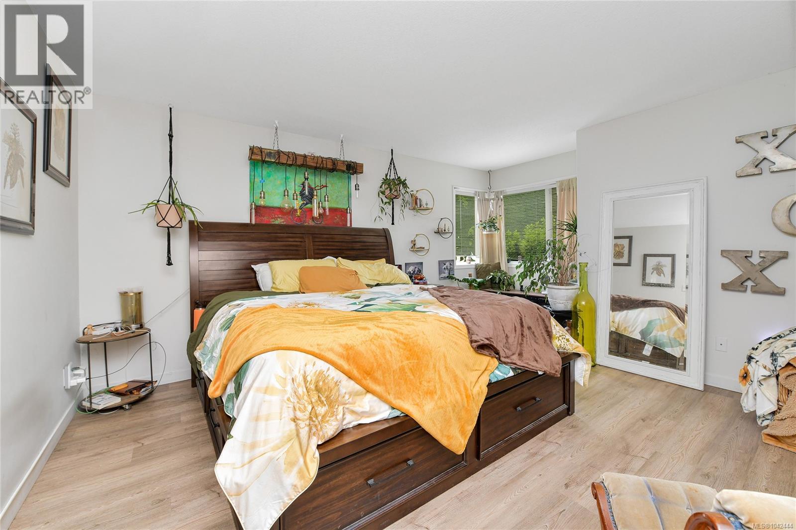 #21 7070 West Saanich Rd - 9