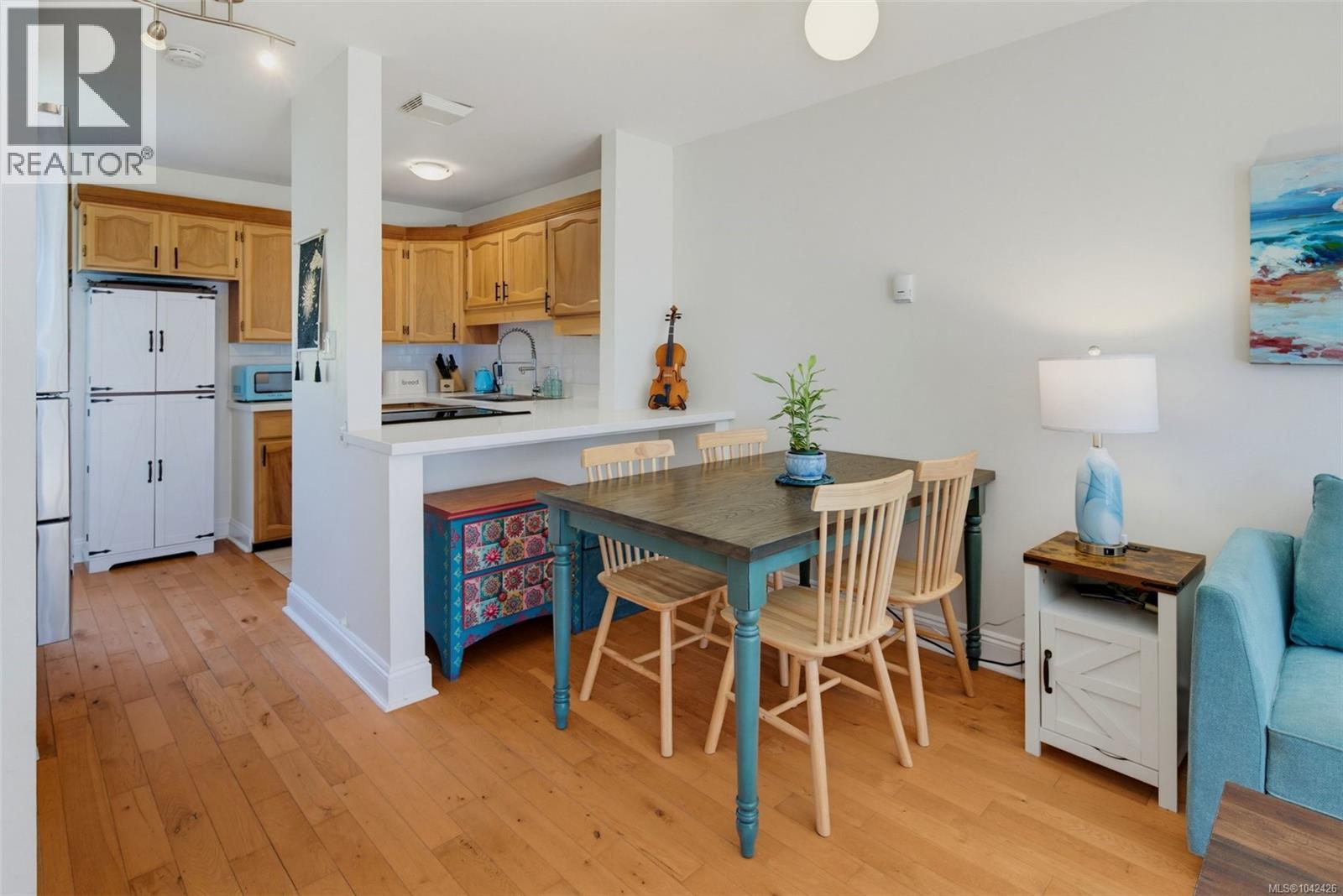 #4 210 Douglas St - 11