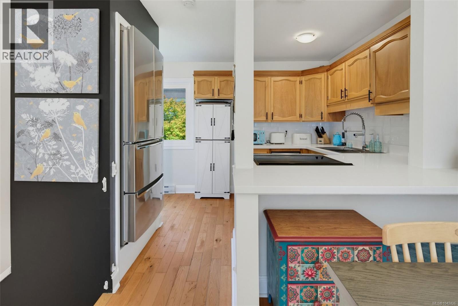 #4 210 Douglas St - 12