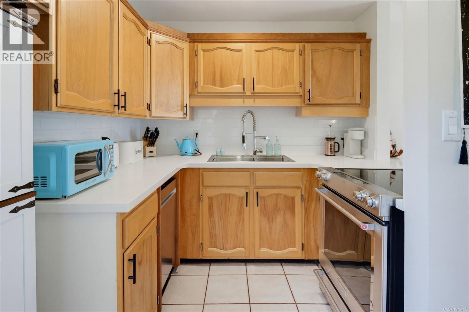 #4 210 Douglas St - 14