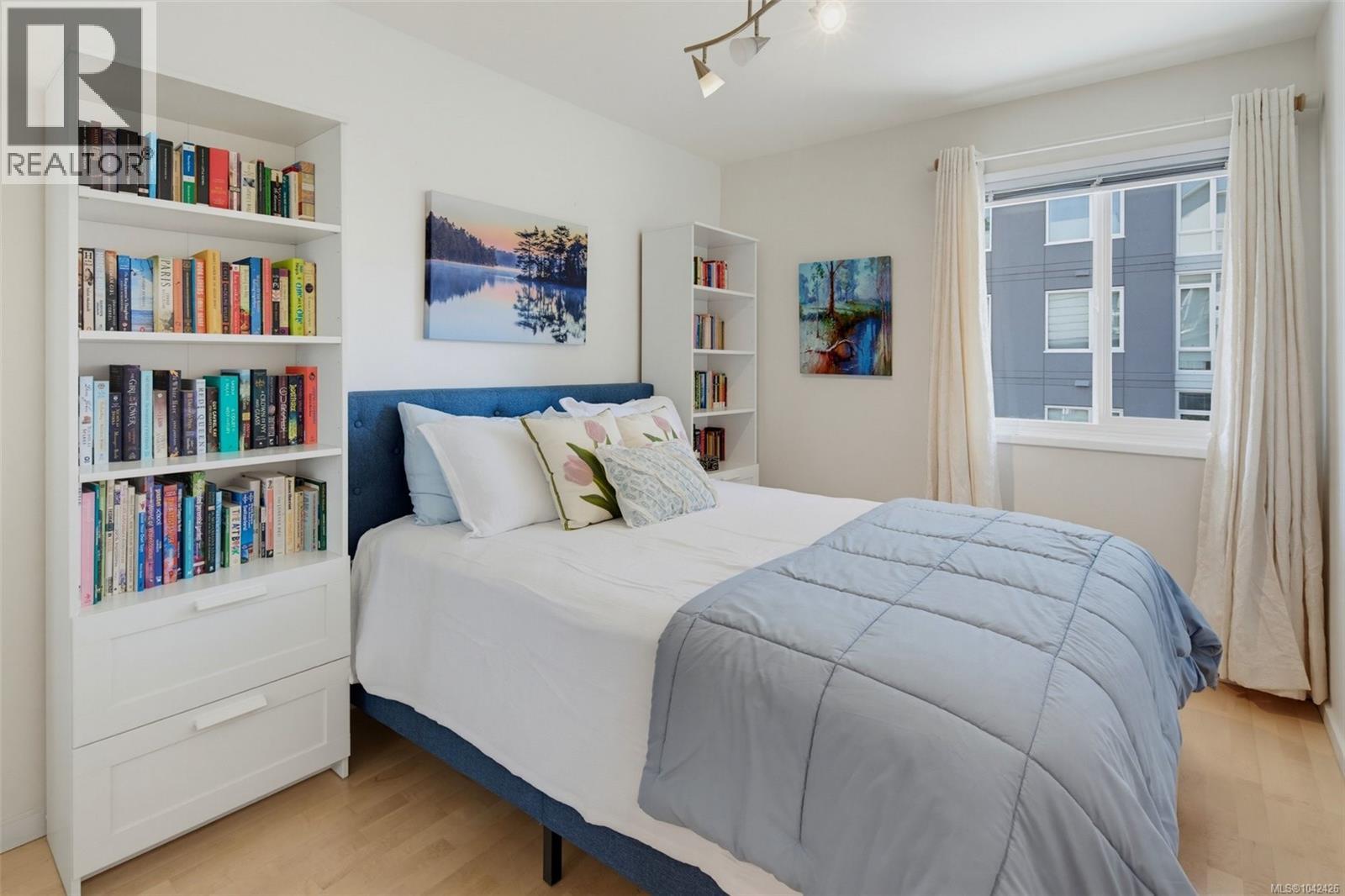 #4 210 Douglas St - 15