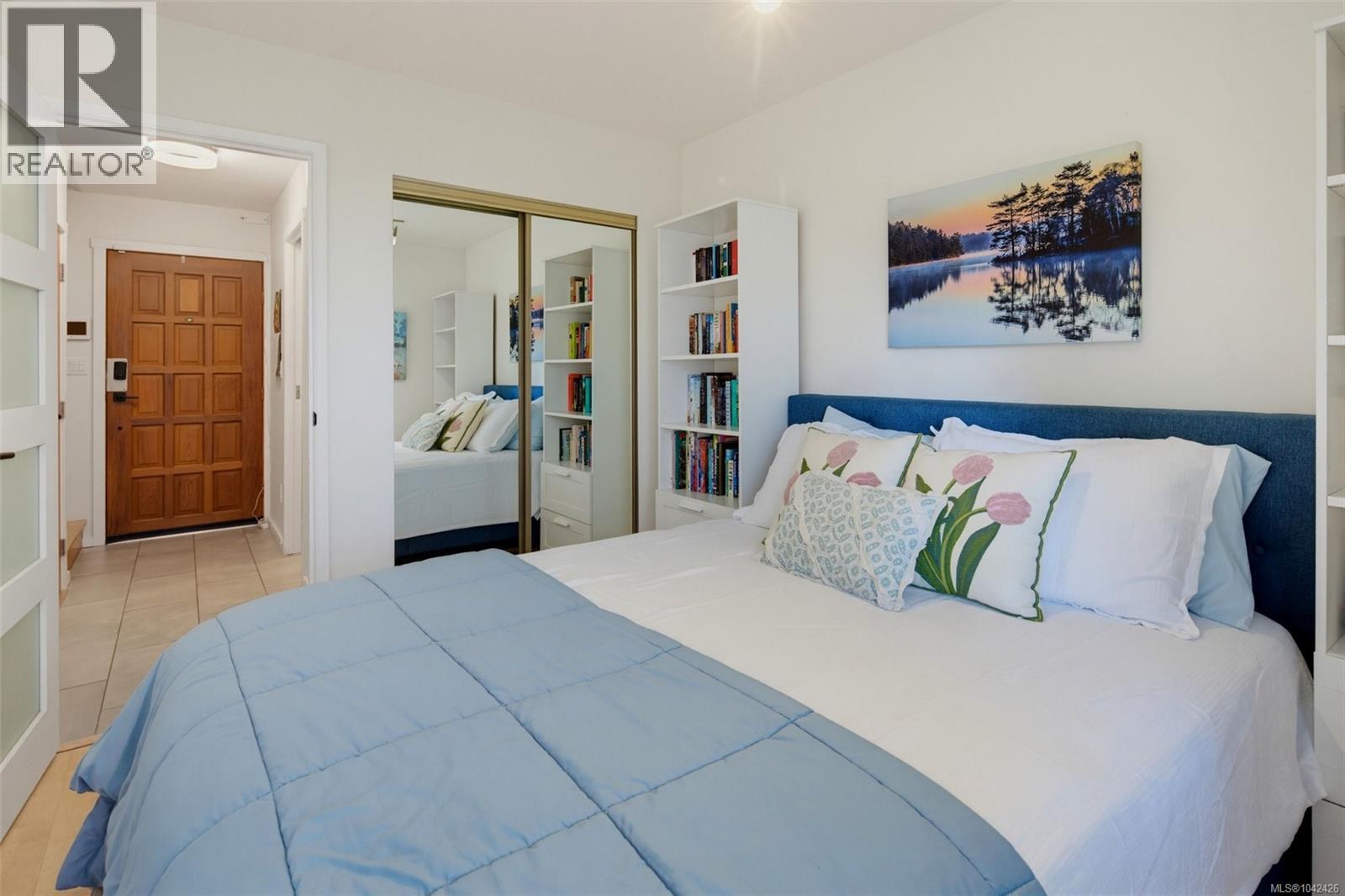 #4 210 Douglas St - 16