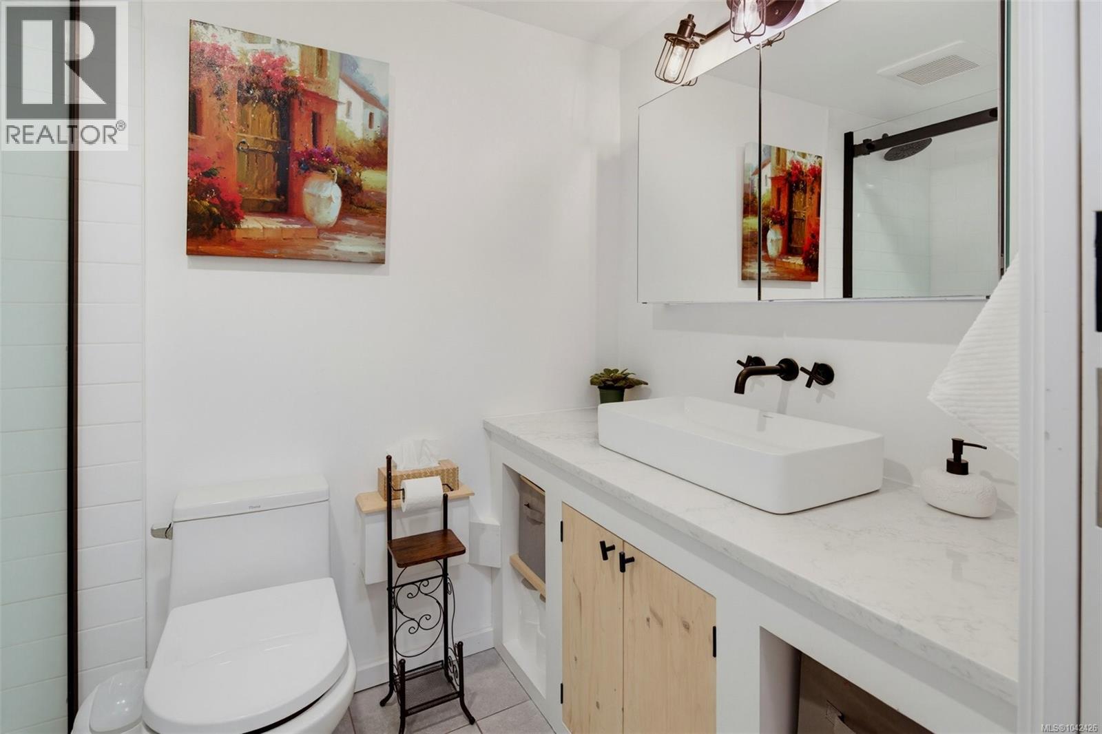 #4 210 Douglas St - 18
