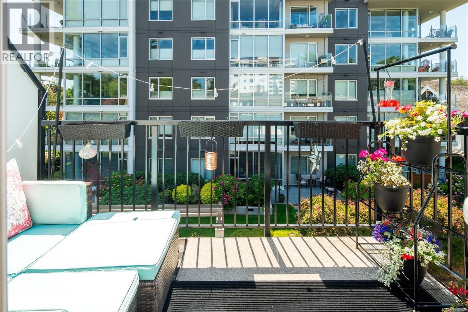 #4 210 Douglas St - 19