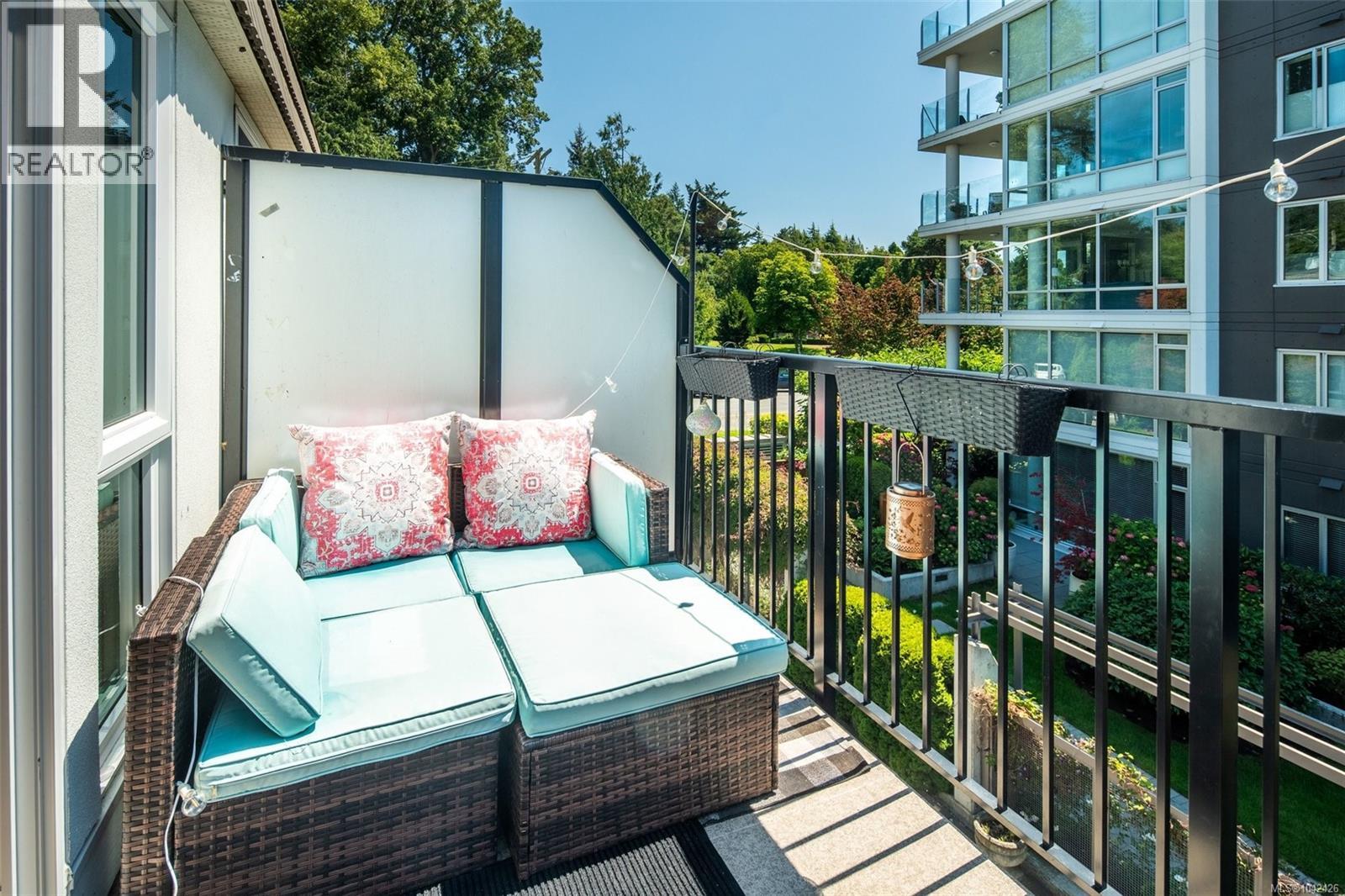 #4 210 Douglas St - 20