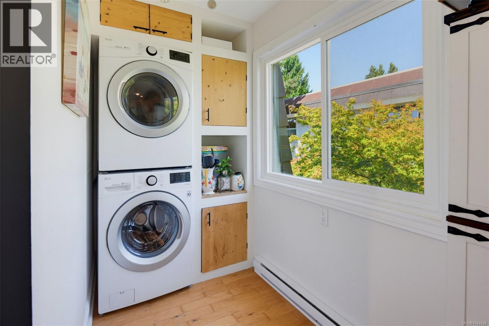 #4 210 Douglas St - 23