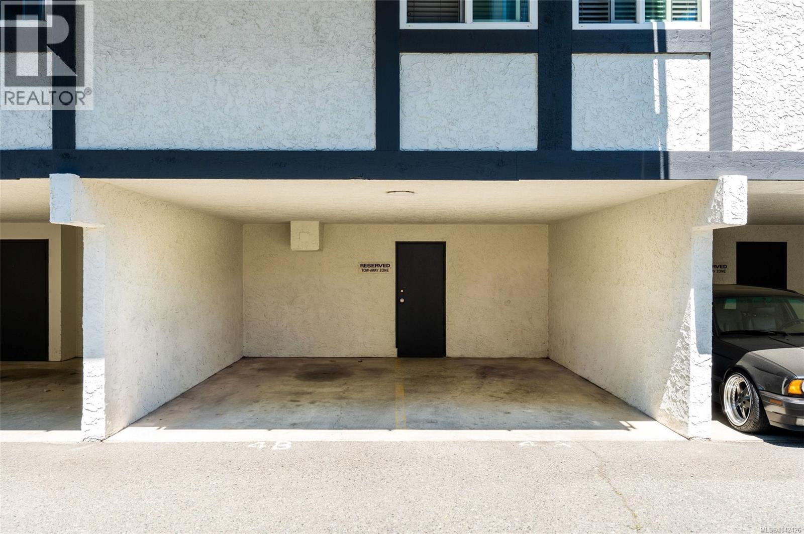 #4 210 Douglas St - 24