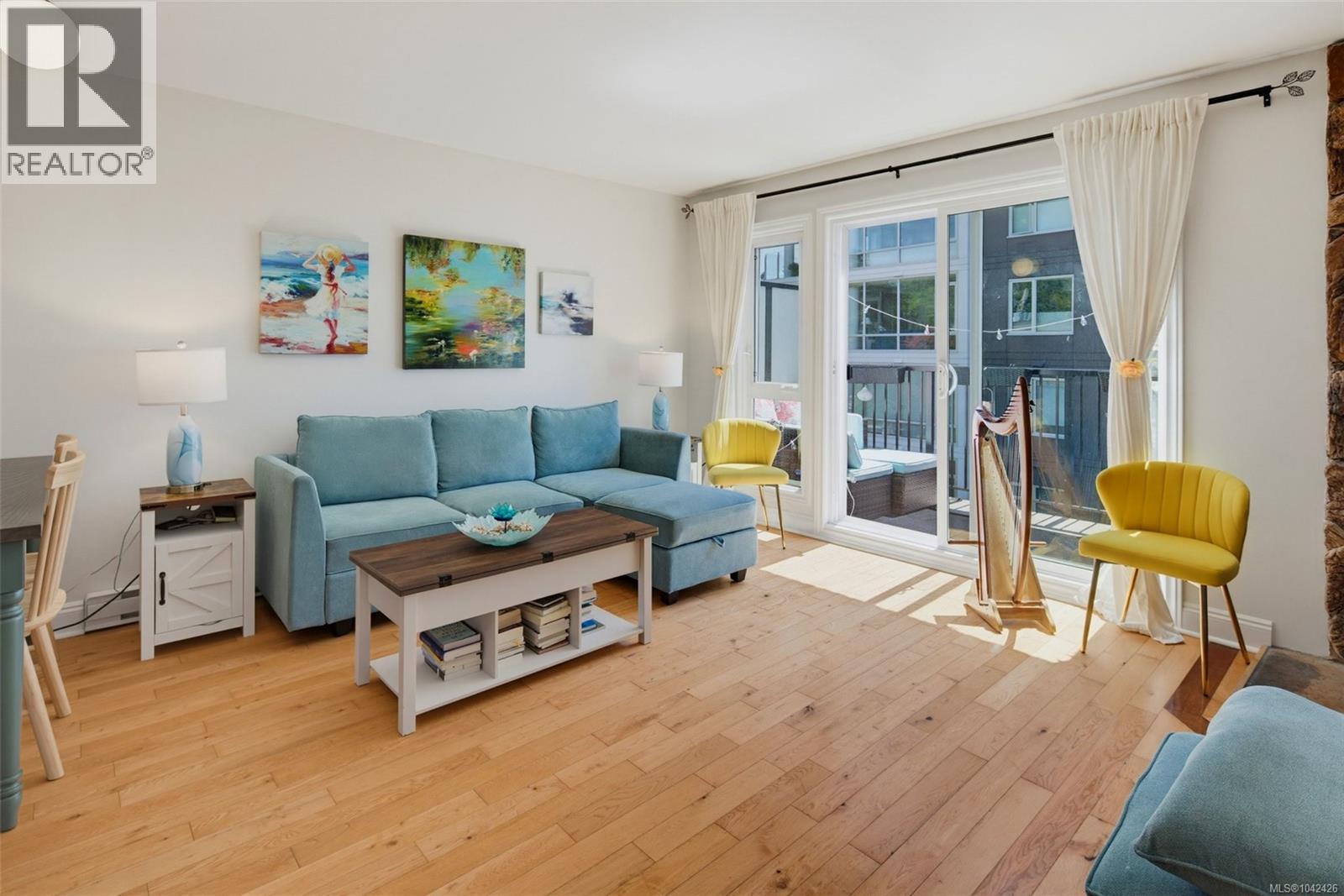 #4 210 Douglas St - 5