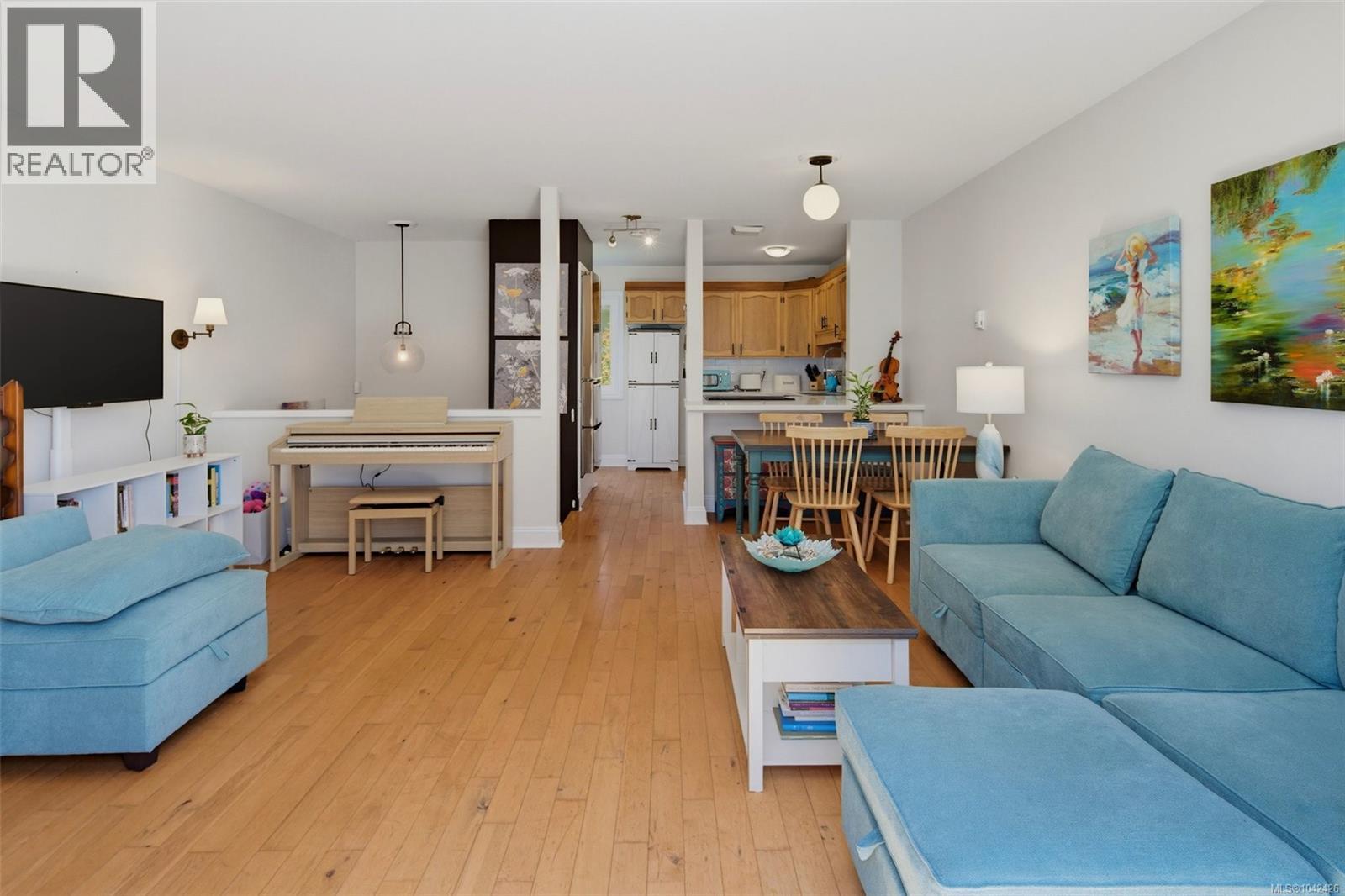 #4 210 Douglas St - 9