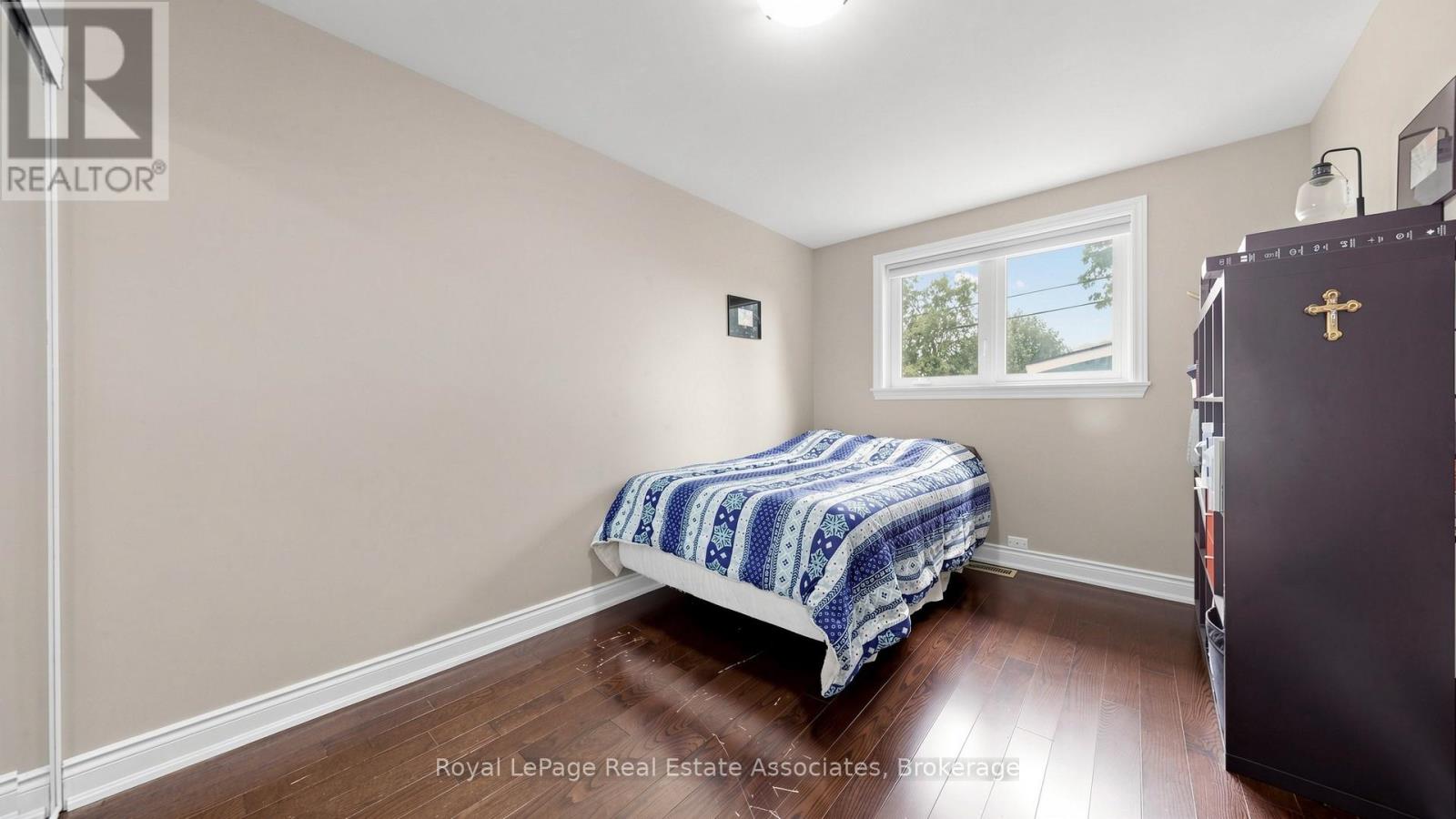 71 ADDINGTON CRESCENT - 16