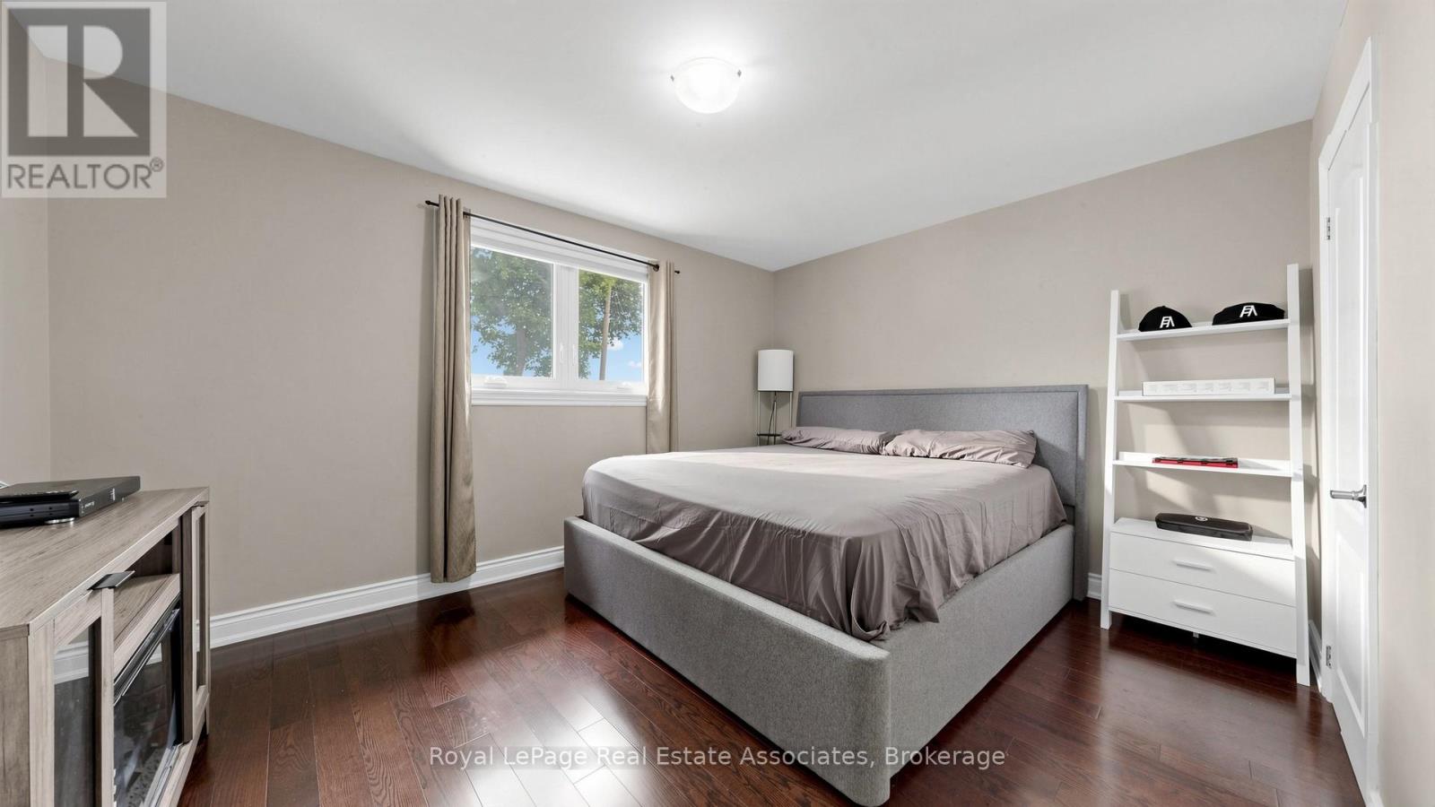 71 ADDINGTON CRESCENT - 18