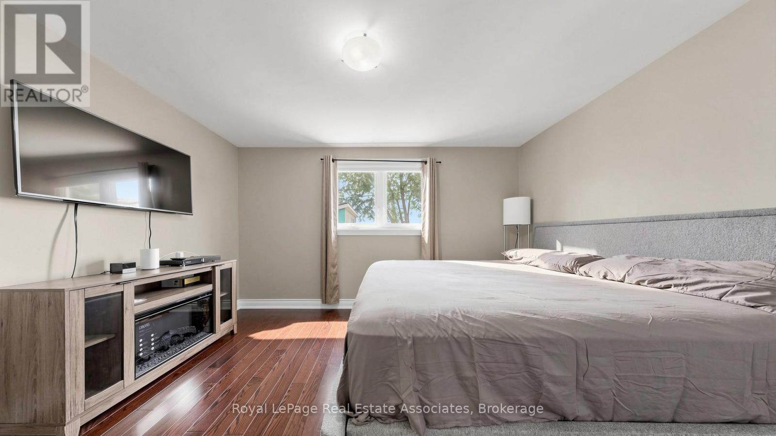 71 ADDINGTON CRESCENT - 19